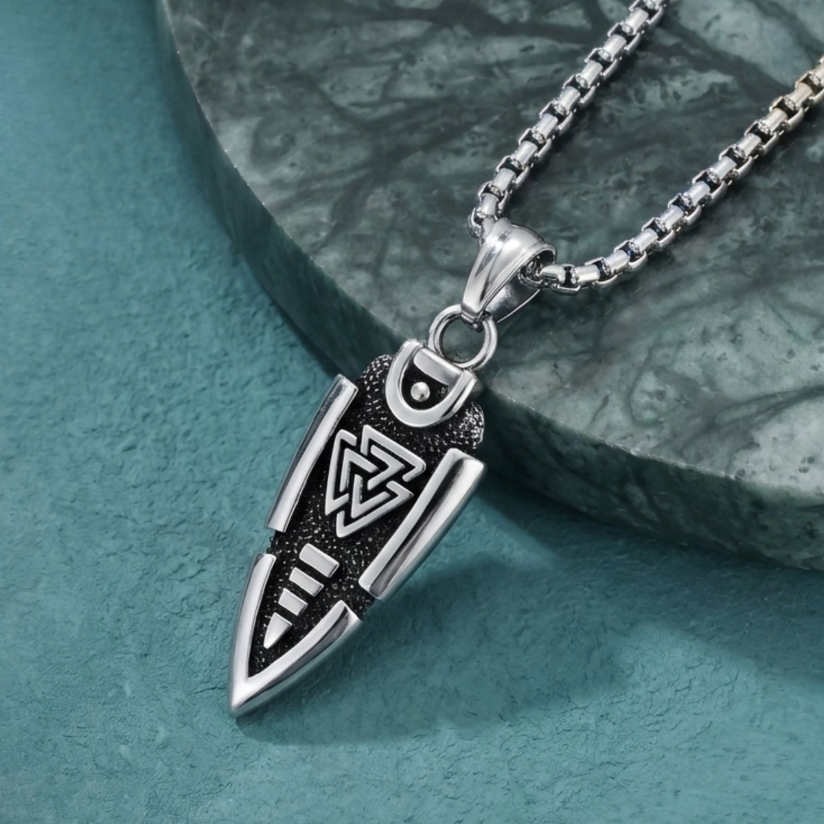 Collier pendentif flèche Valknut pour homme, en acier inoxydable, design viking avec symbole nordique sculpté
