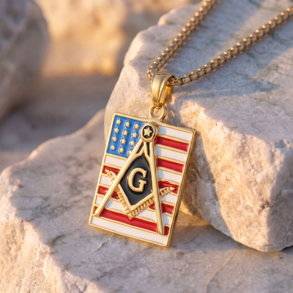Freimaurer-Anhängerkette für Herren, aus Edelstahl, Winkelmaß und Zirkel mit Buchstabe G auf amerikanischer Flagge