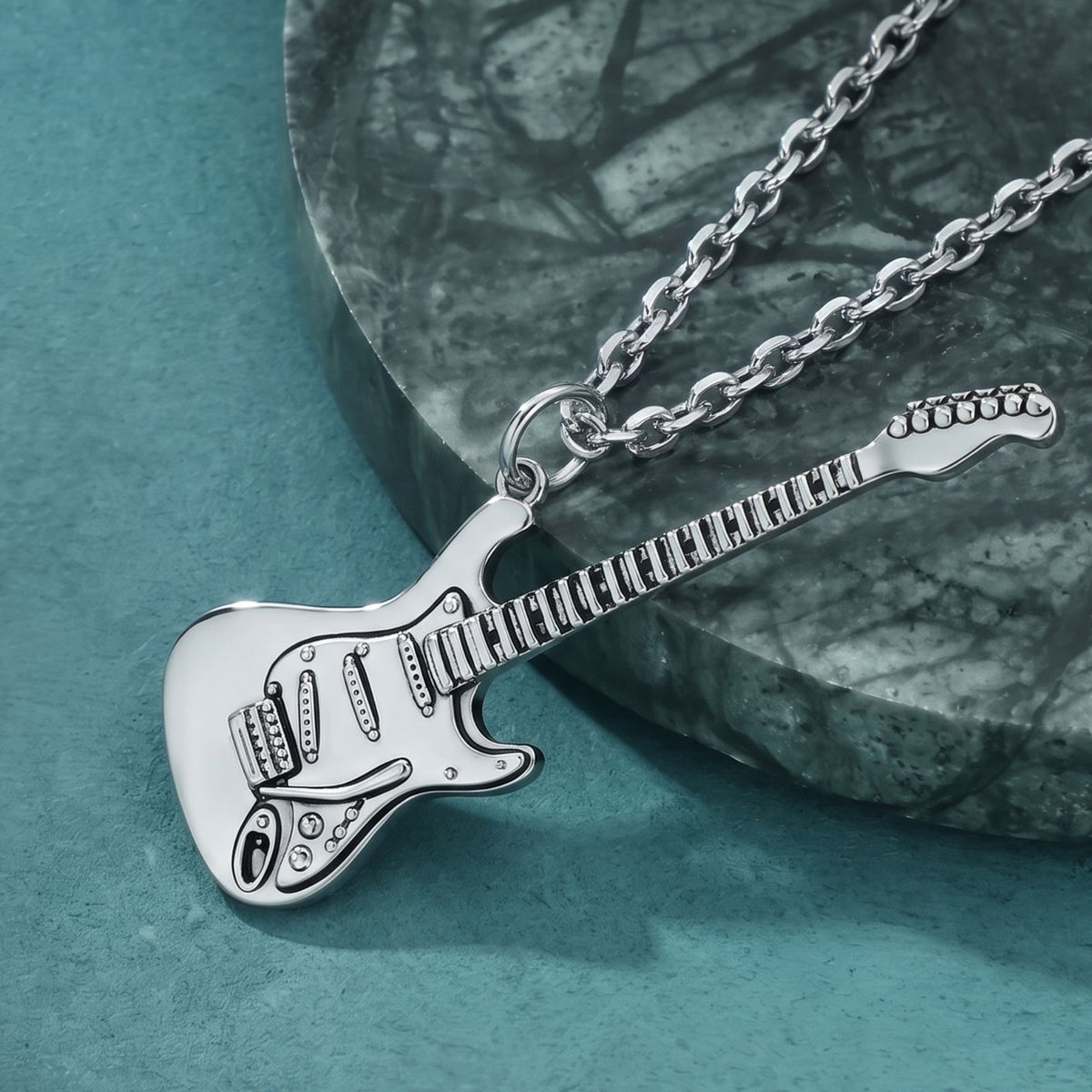 Colier cu pandantiv chitară electrică pentru bărbați, din oțel inoxidabil, design rock cu detalii fin sculptate