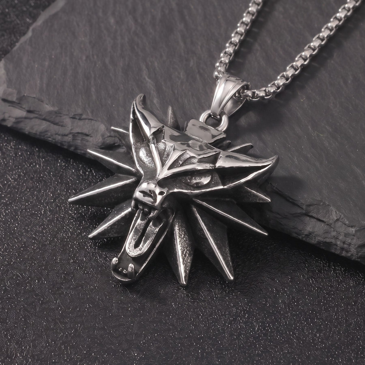 Colar com pendente cabeça de lobo para homem, em aço inoxidável, design fantástico com acabamentos esculpidos