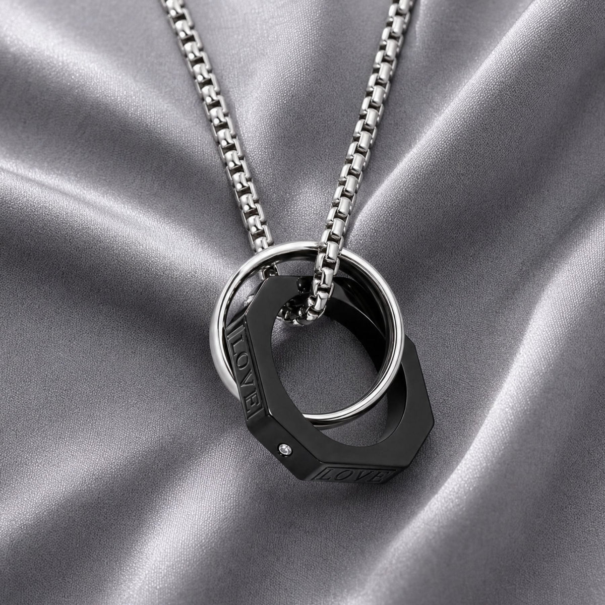 Collier pendentif double anneaux entrelacés pour homme, en acier inoxydable, gravé LOVE avec cristal scintillant