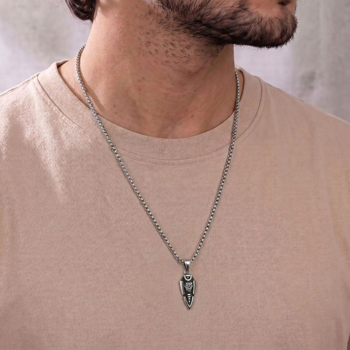 Collier pendentif flèche Valknut pour homme, en acier inoxydable, design viking avec symbole nordique sculpté