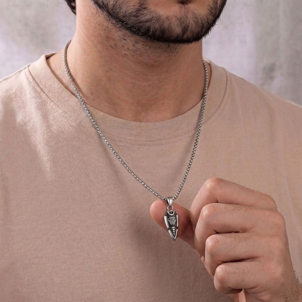 Collier pendentif flèche Valknut pour homme, en acier inoxydable, design viking avec symbole nordique sculpté