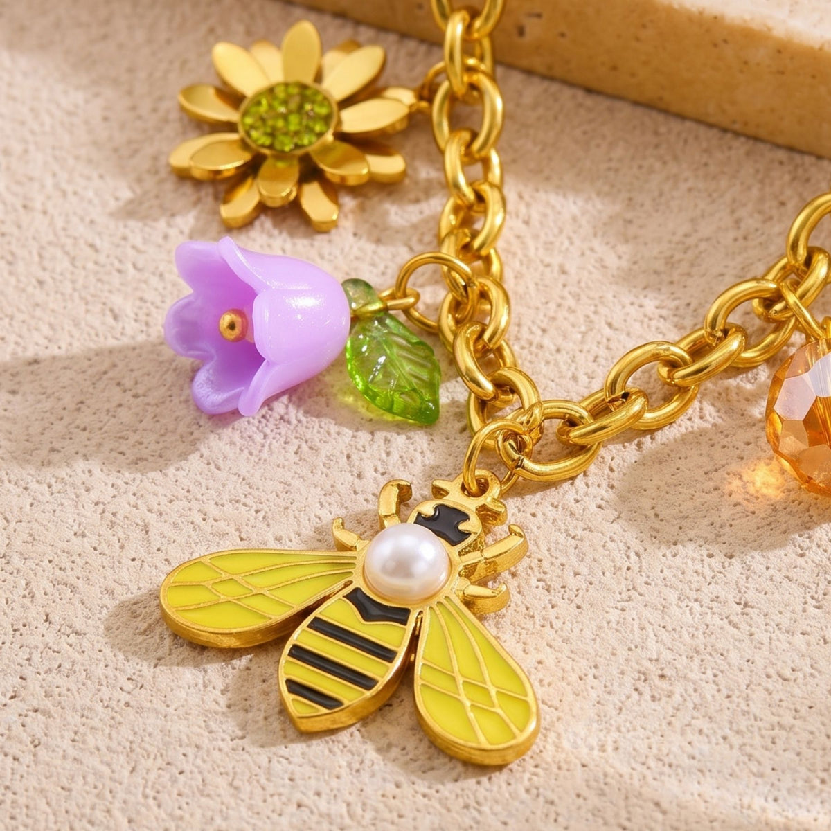 Collier charms floral pour femme, en acier inoxydable doré, chaîne épaisse ornée d'abeille et motifs nature