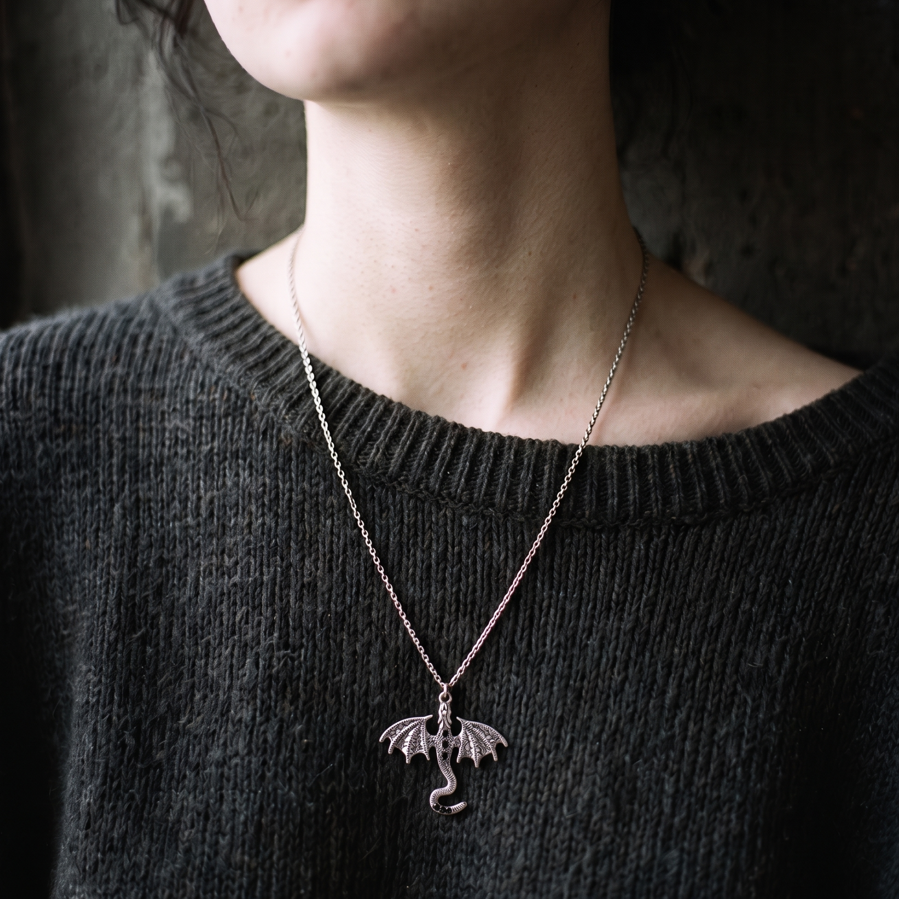 Collier dragon pour femme, en alliage de zinc argenté, avec cristal