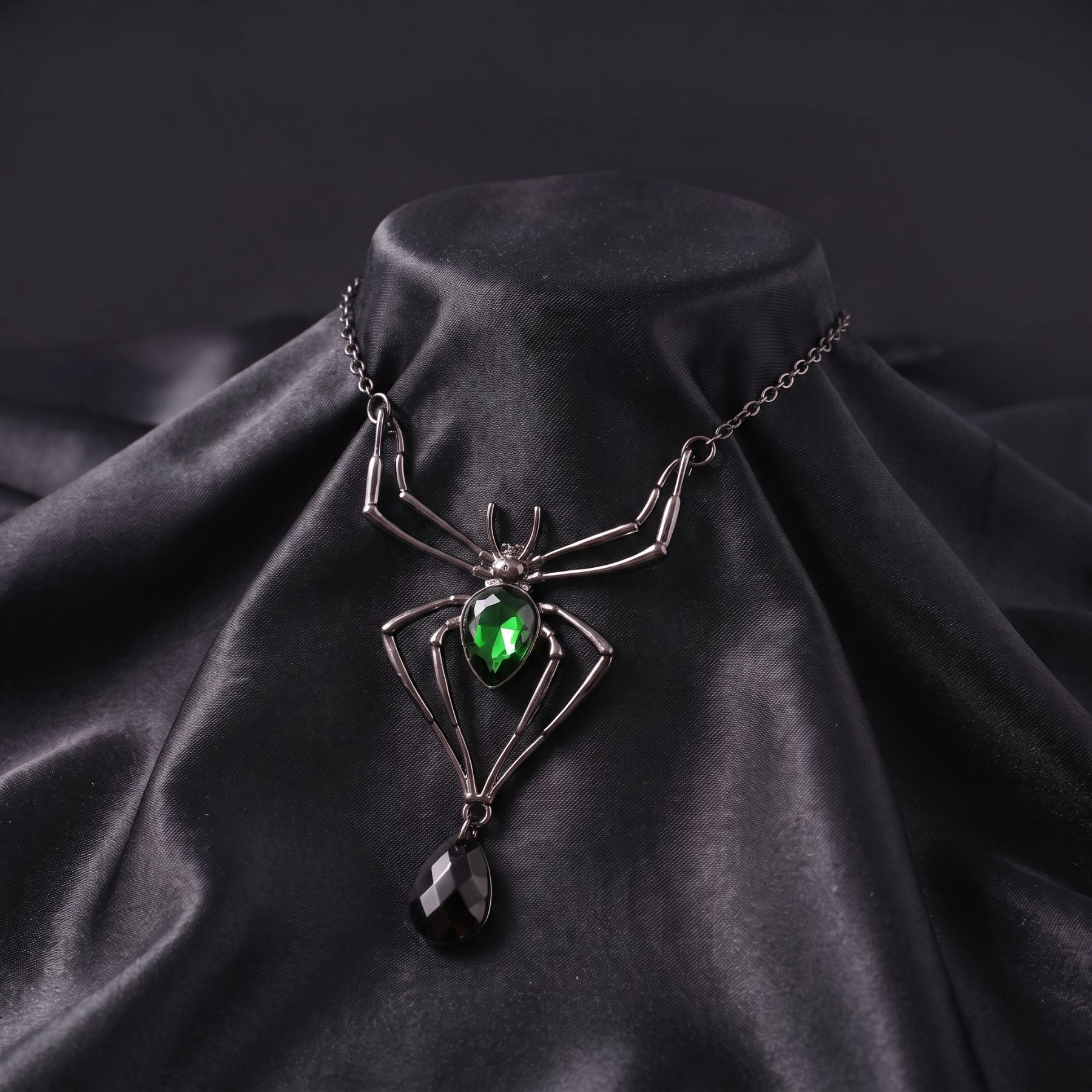 Collier araignée gothique pour femme, en alliage de zinc, avec pierre verte