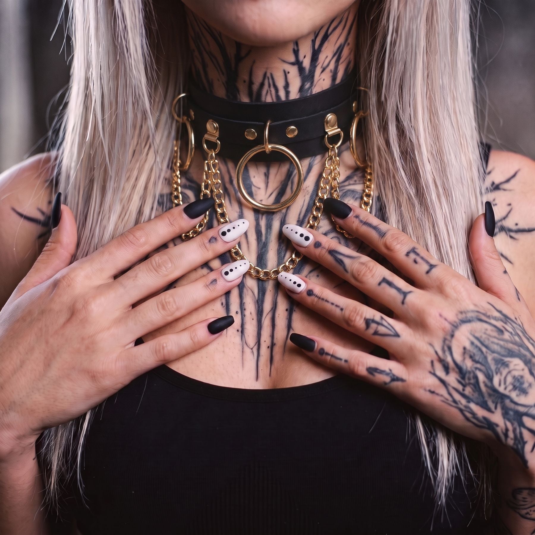Collier punk pour femme, en simili cuir noir, chaînes multiples et anneaux en alliage métalliques