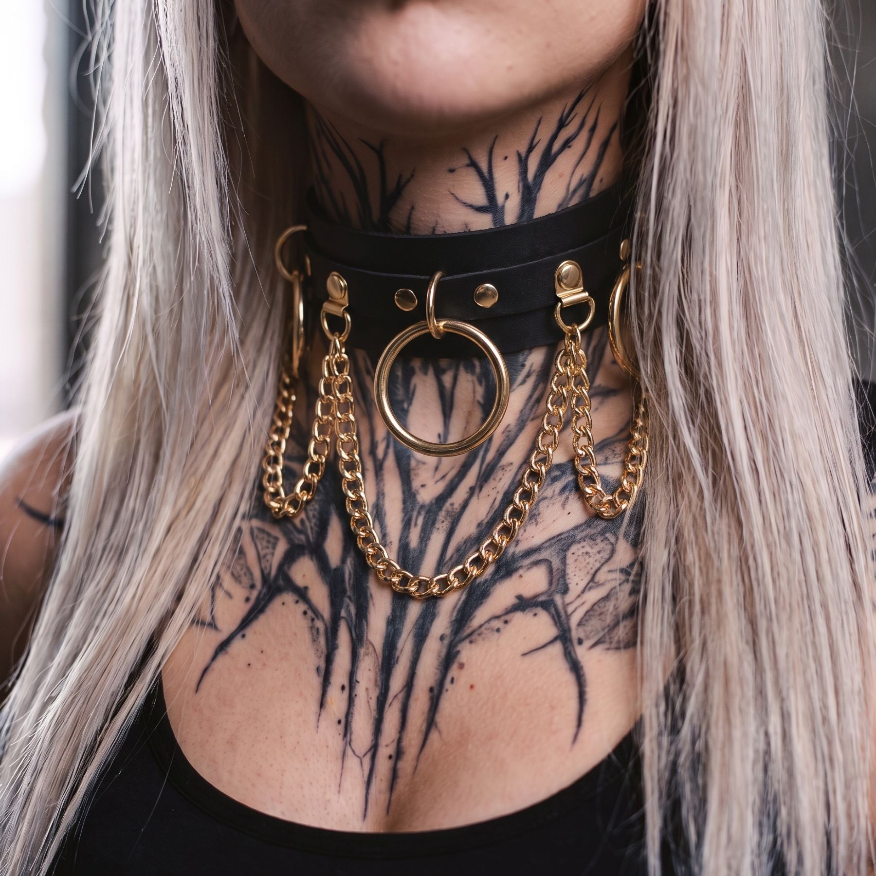 Collier punk pour femme, en simili cuir noir, chaînes multiples et anneaux en alliage métalliques