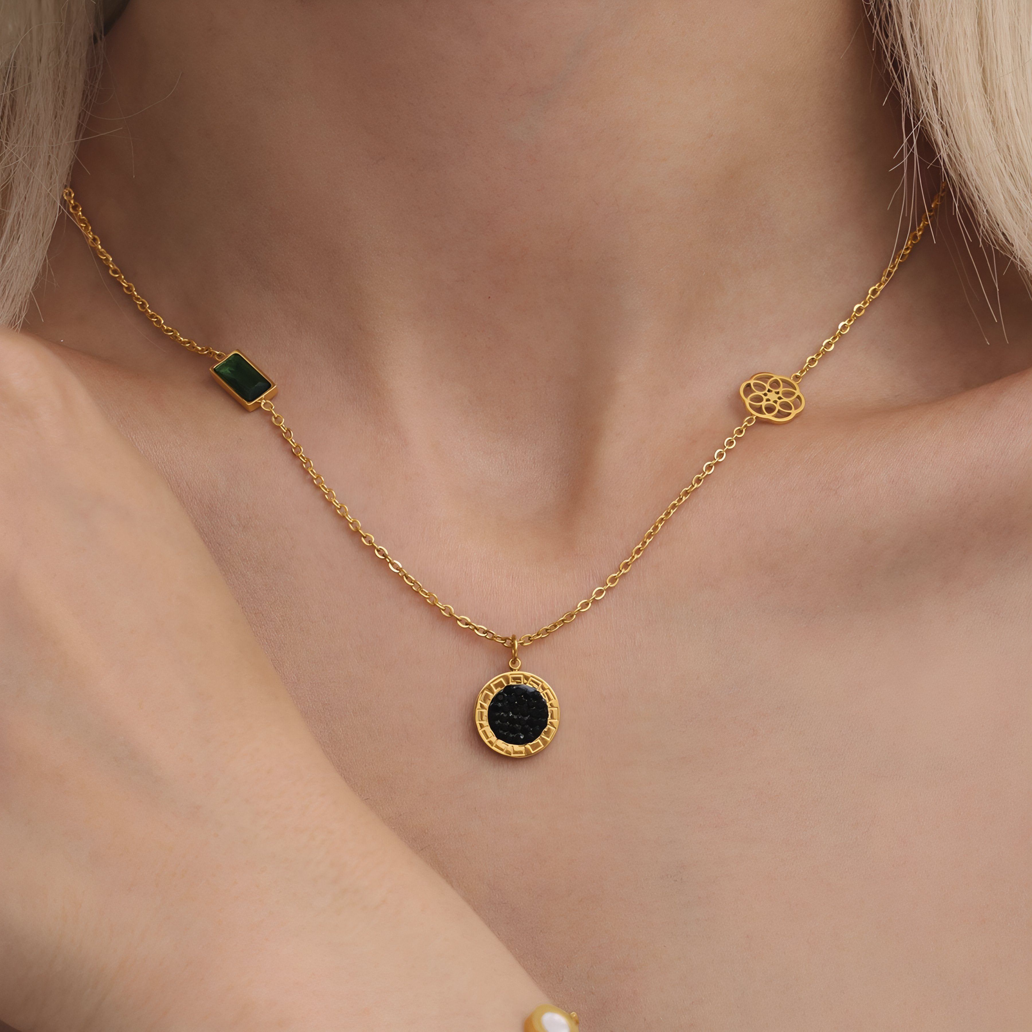 Women's pendant necklace with black rhinestone medallion and green glass, made of stainless steel