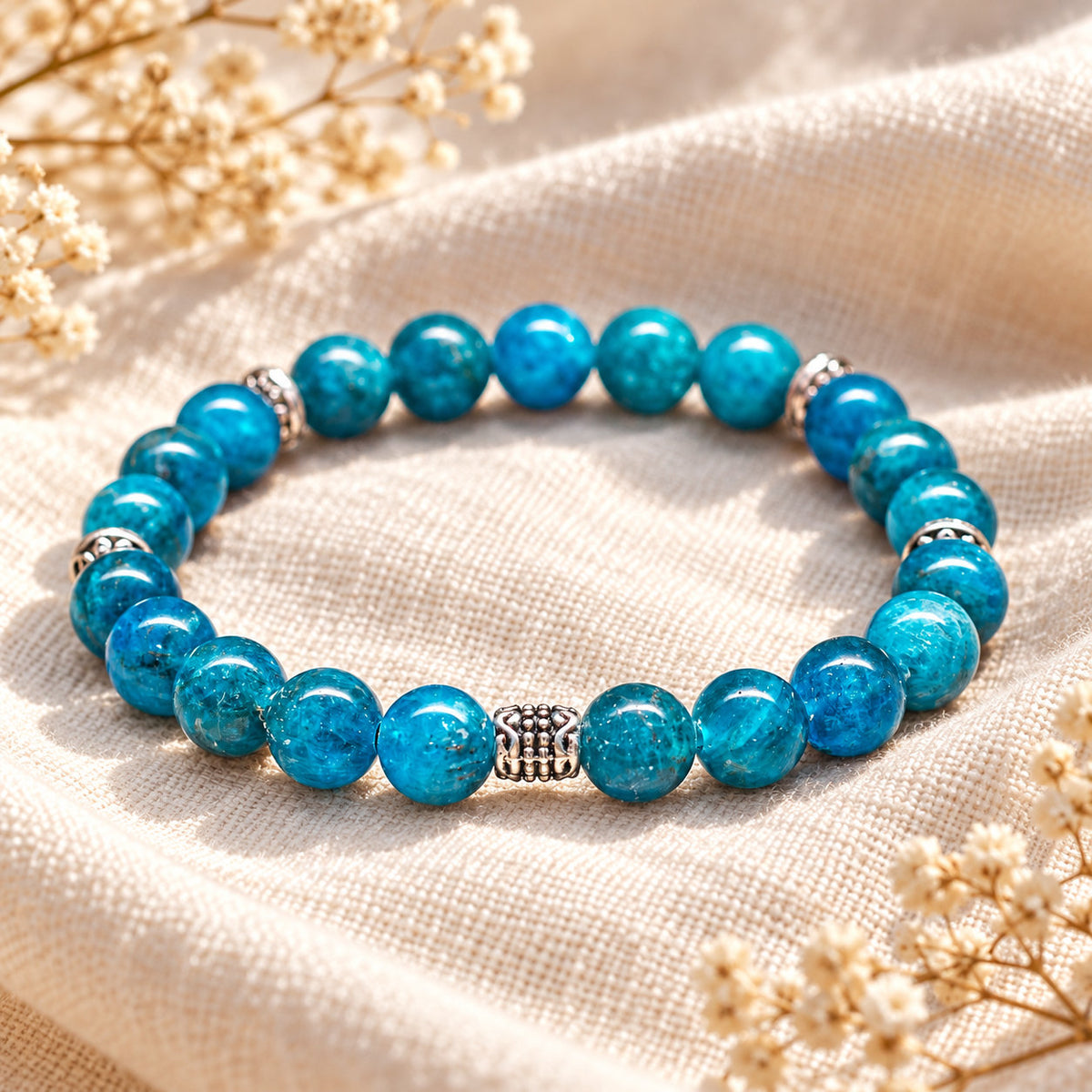 Bracelet Azurielle en apatite bleue, symbole d’équilibre et de renouveau