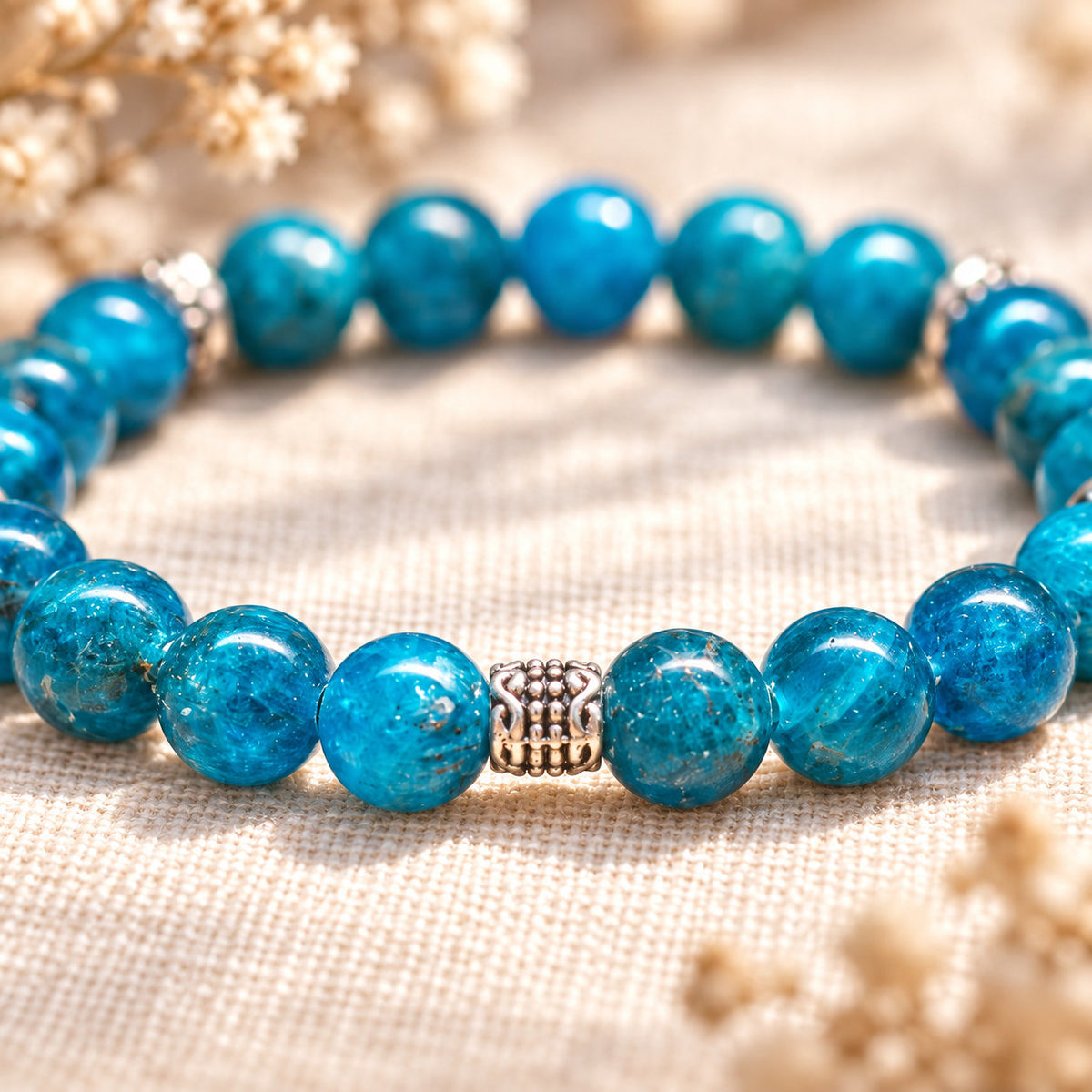 Bracelet Azurielle en apatite bleue, symbole d’équilibre et de renouveau