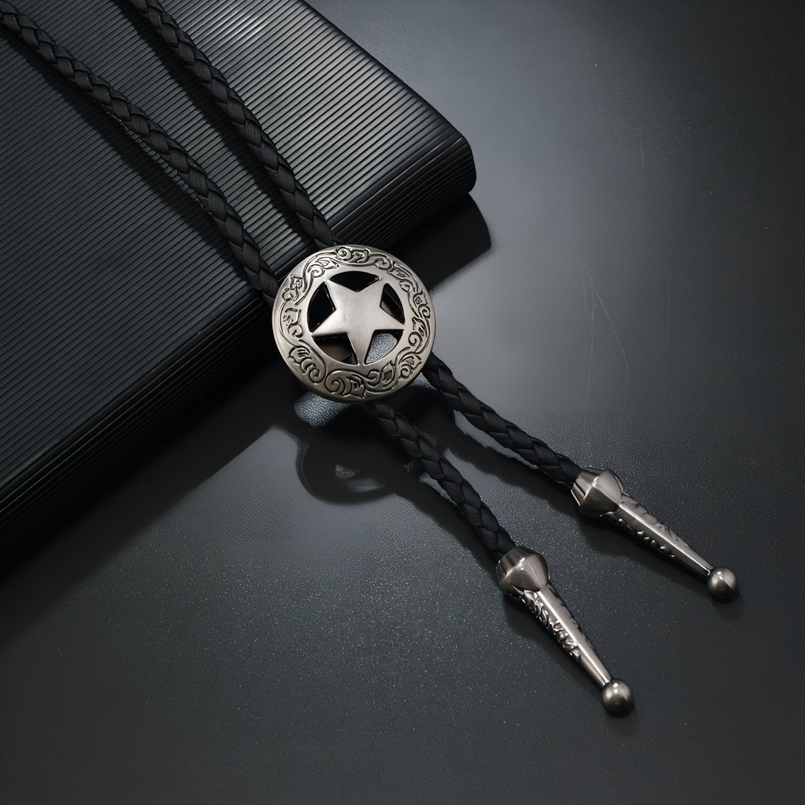 Bolo tie western, médaillon étoile shérif vintage, cordon noir tressé, finition bronze ou argent