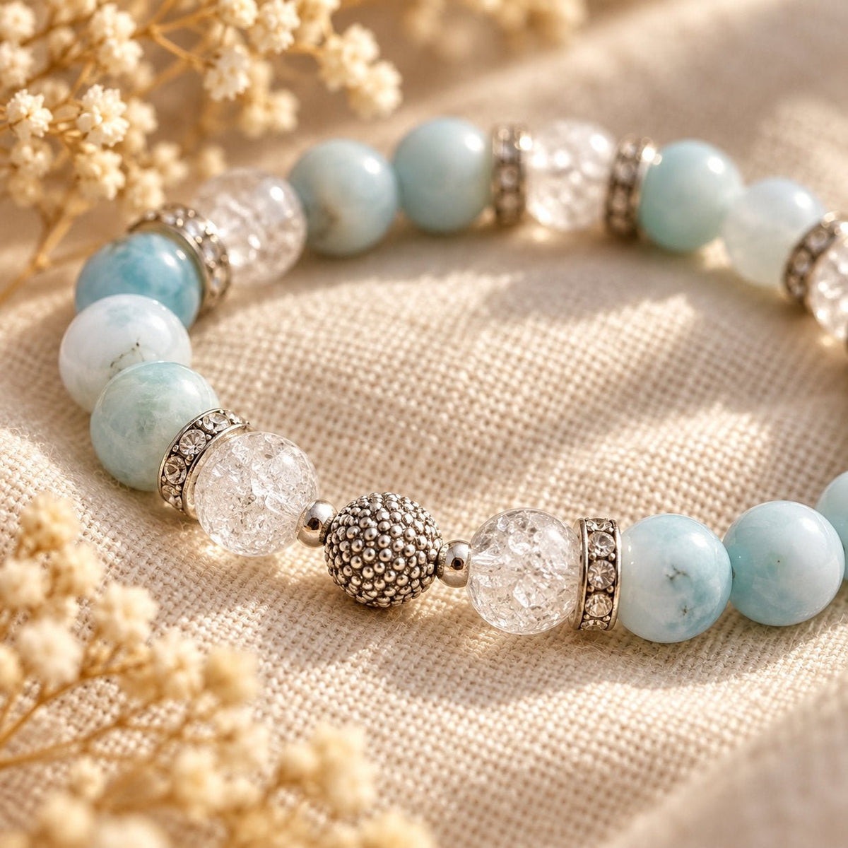 Bracelet en pierres naturelles de larimar et cristal de roche, pour la sérénité et l’apaisement