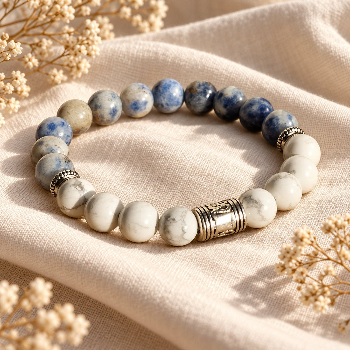 Bracelet en pierres naturelles d’howlite et sodalite, pour le calme et le lâcher-prise