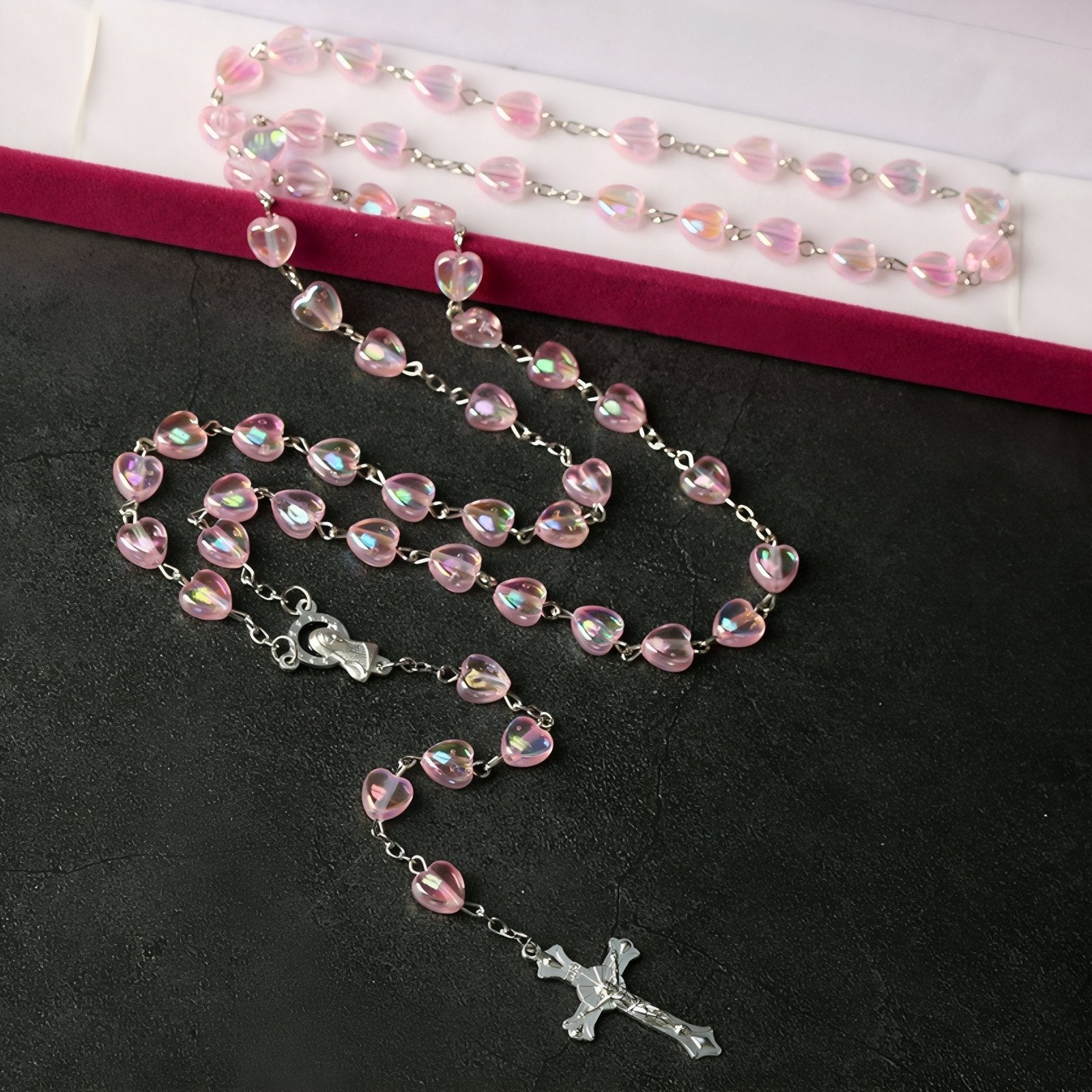 Chapelet collier catholique avec perles cœurs colorées en acrylique, en alliage métallique, avec croix et vierge Marie