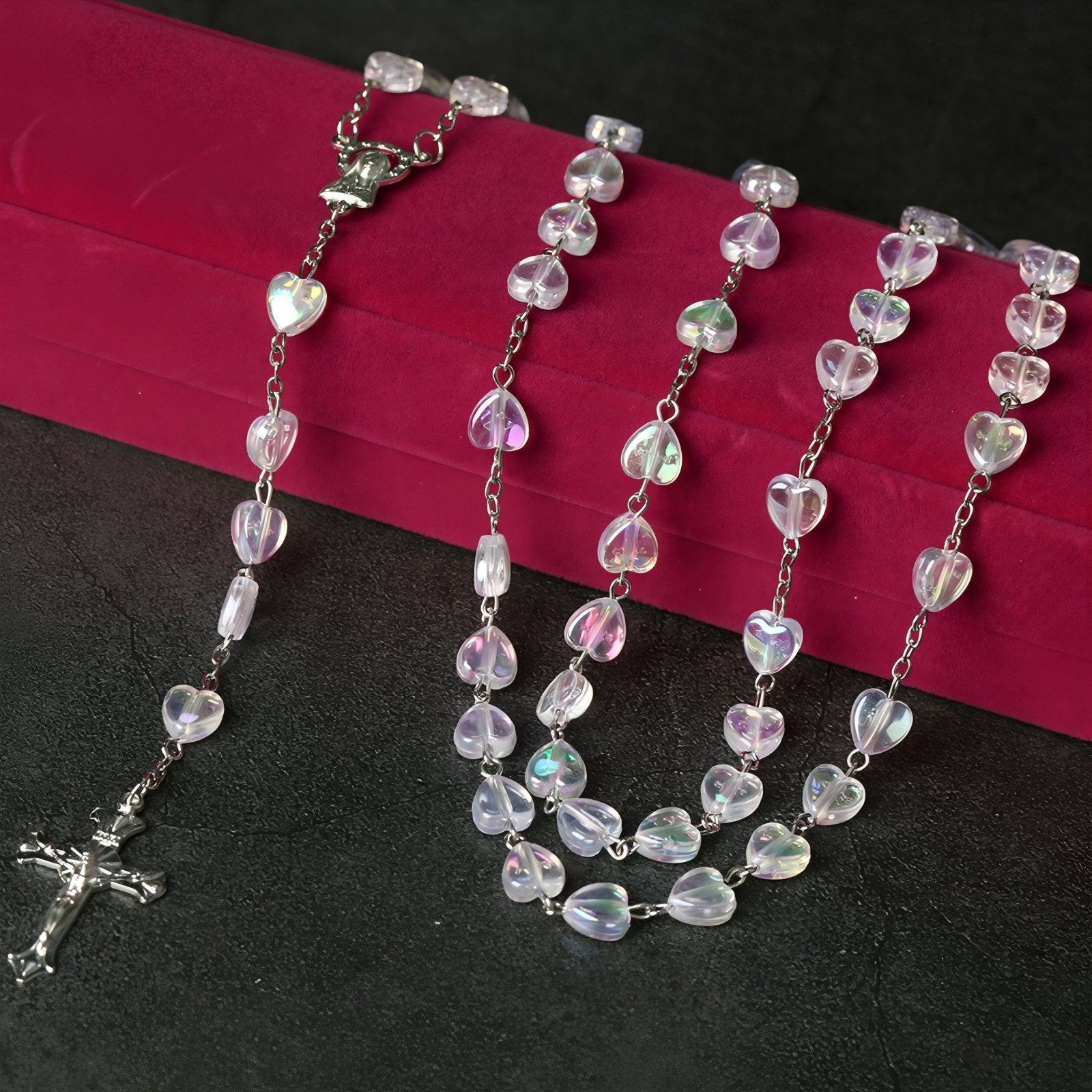 Chapelet collier catholique avec perles cœurs colorées en acrylique, en alliage métallique, avec croix et vierge Marie