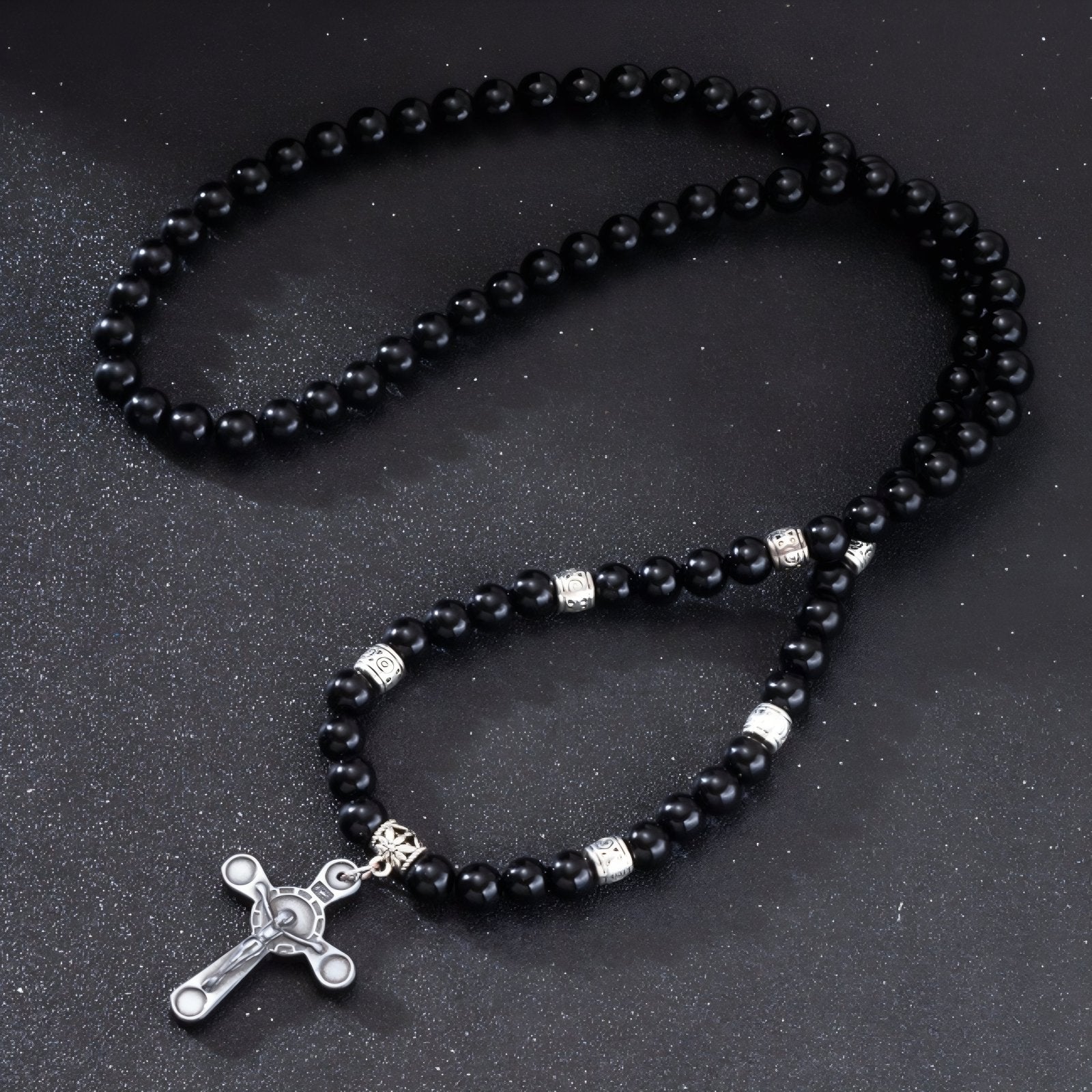 Chapelet collier pendentif croix en alliage métallique argenté, avec perles noires d'onyx