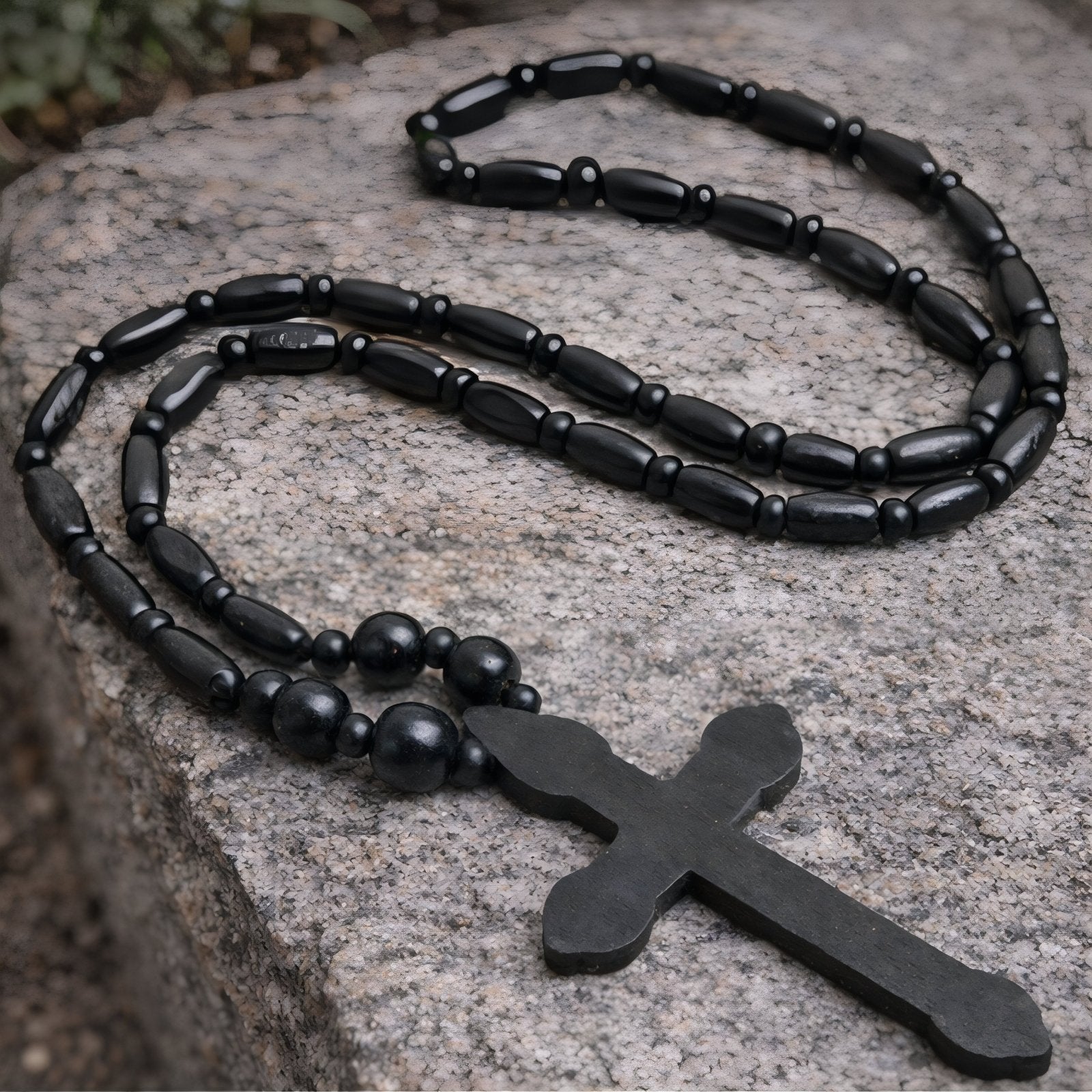 Chapelet en bois noir, avec pendentif croix et perles en bois, style religieux