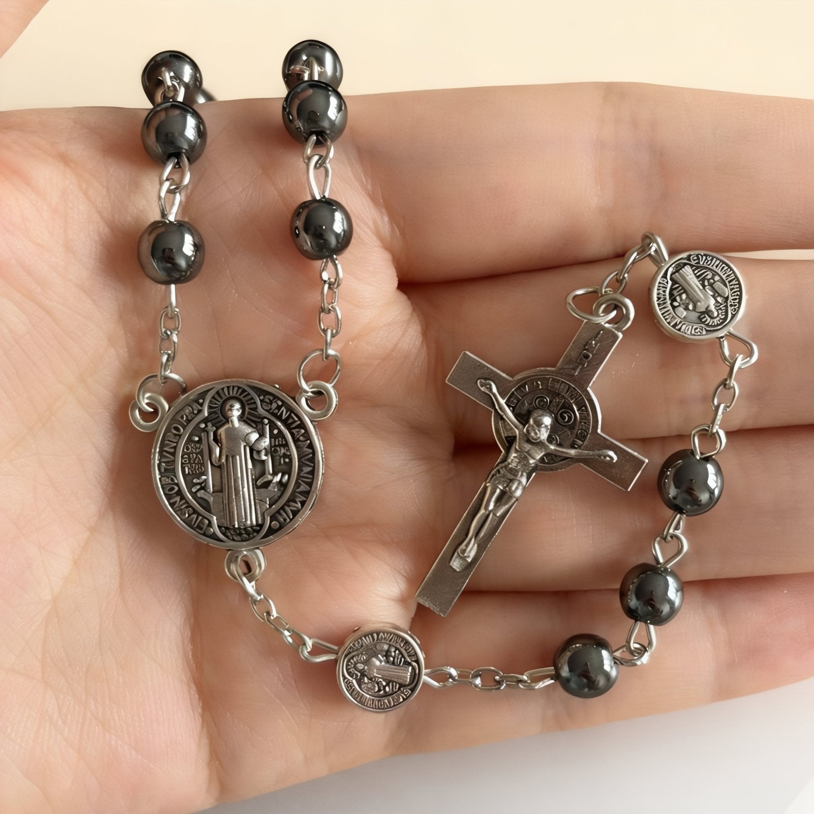 Chapelet Saint - Benoît pendentif croix et médailles religieuses, avec pierre naturelle d'hématite, en alliage métallique