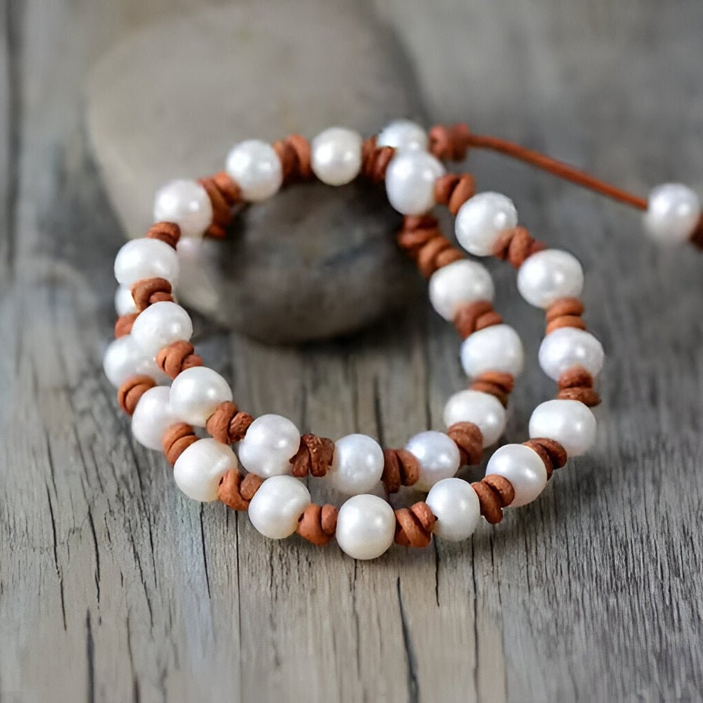 Choker ajustable en cuir naturel et véritables perles d’eau douce, bijou artisanal féminin, modèle Lagon
