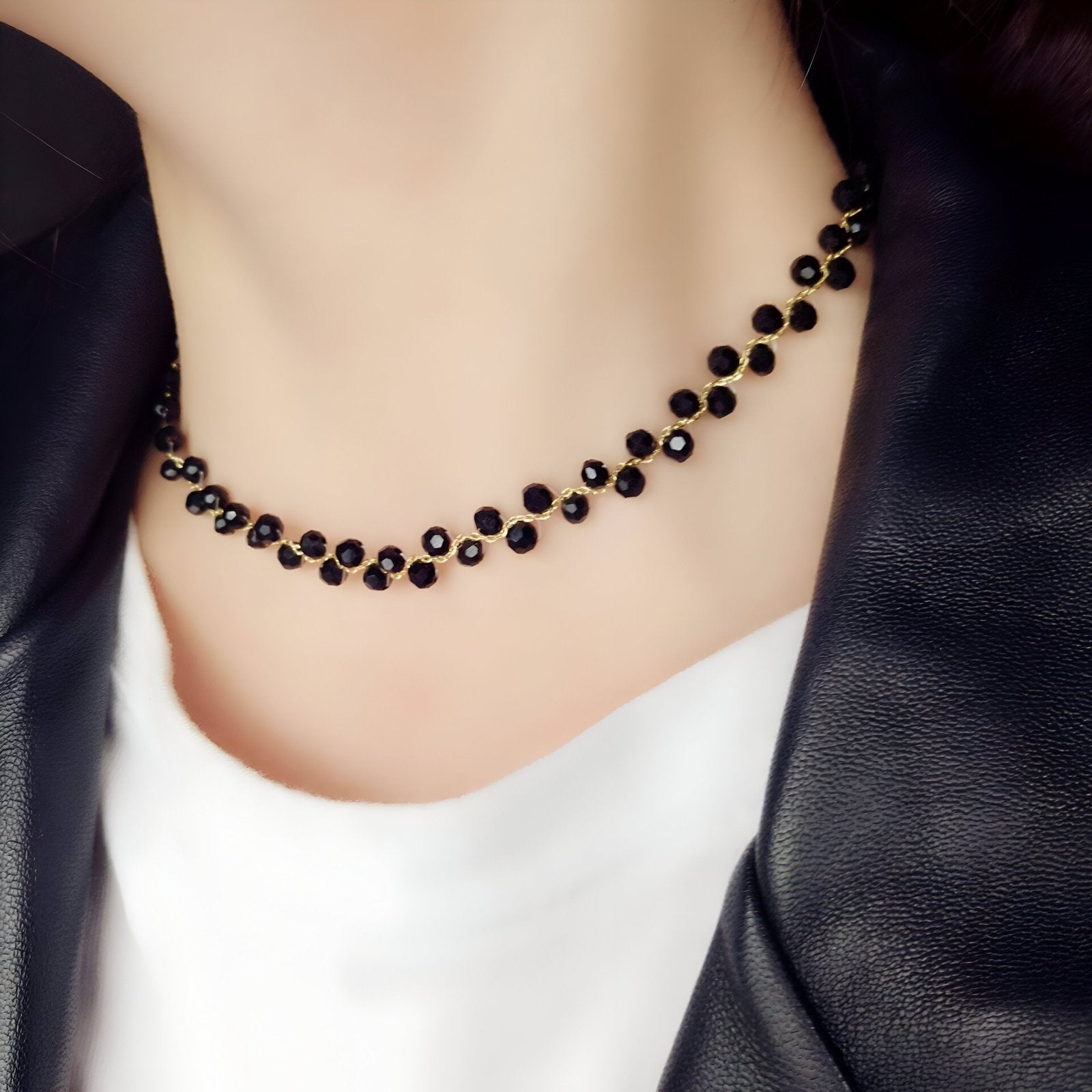 Choker cristaux perles noirs synthétiques, style élégant féminin, modèle Kuro