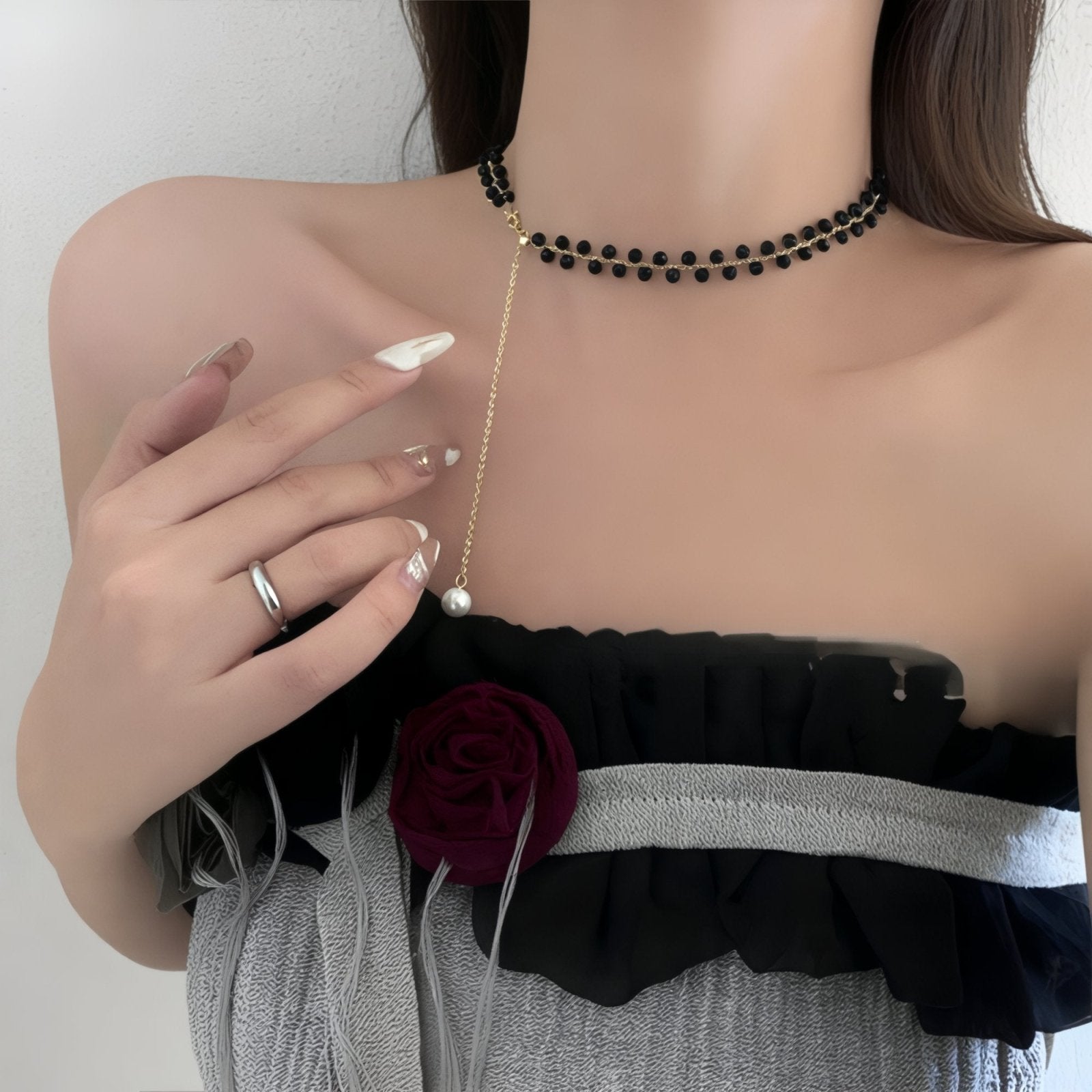 Choker cristaux perles noirs synthétiques, style élégant féminin, modèle Kuro