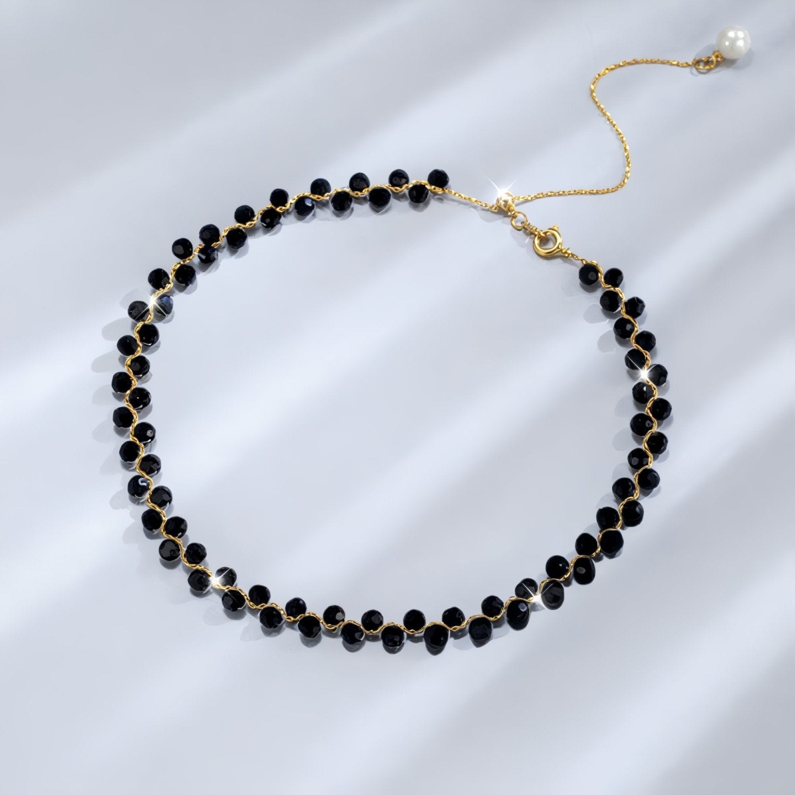 Choker cristaux perles noirs synthétiques, style élégant féminin, modèle Kuro