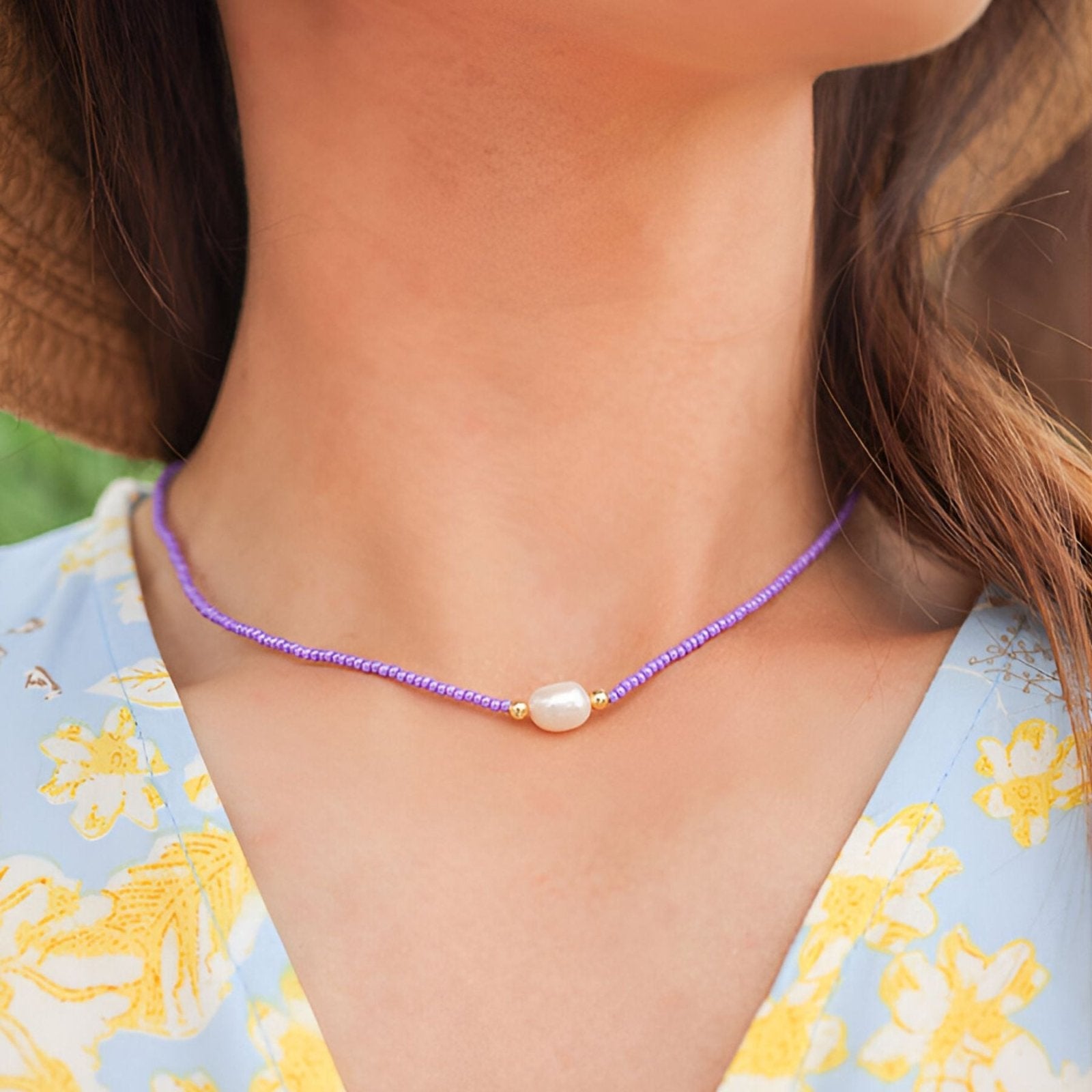 Choker en perles de verre colorées et perle naturelle, bijou estival et tendance, modèle Joy
