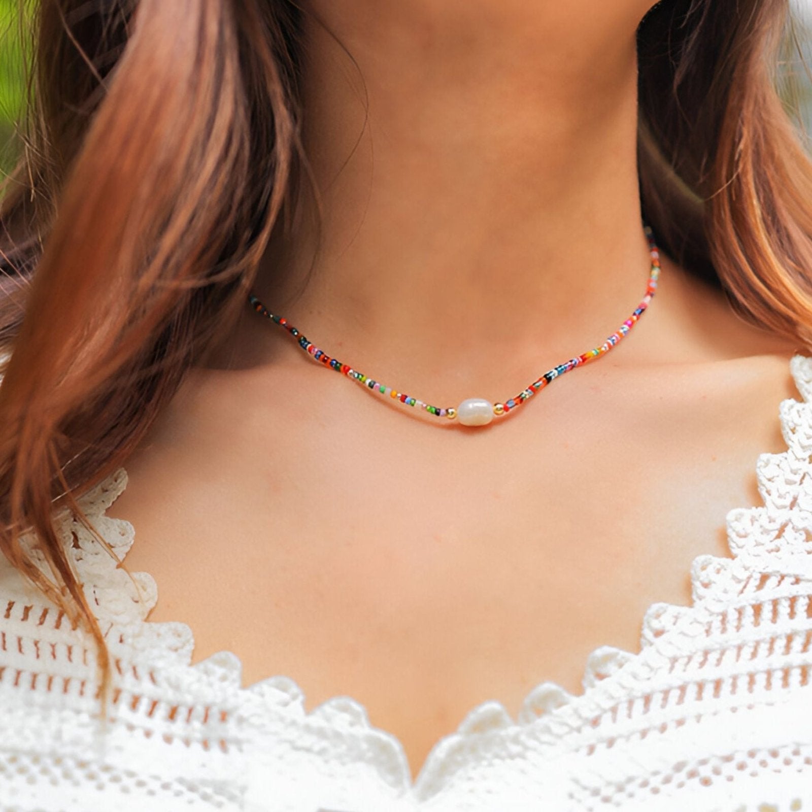 Choker en perles de verre colorées et perle naturelle, bijou estival et tendance, modèle Joy