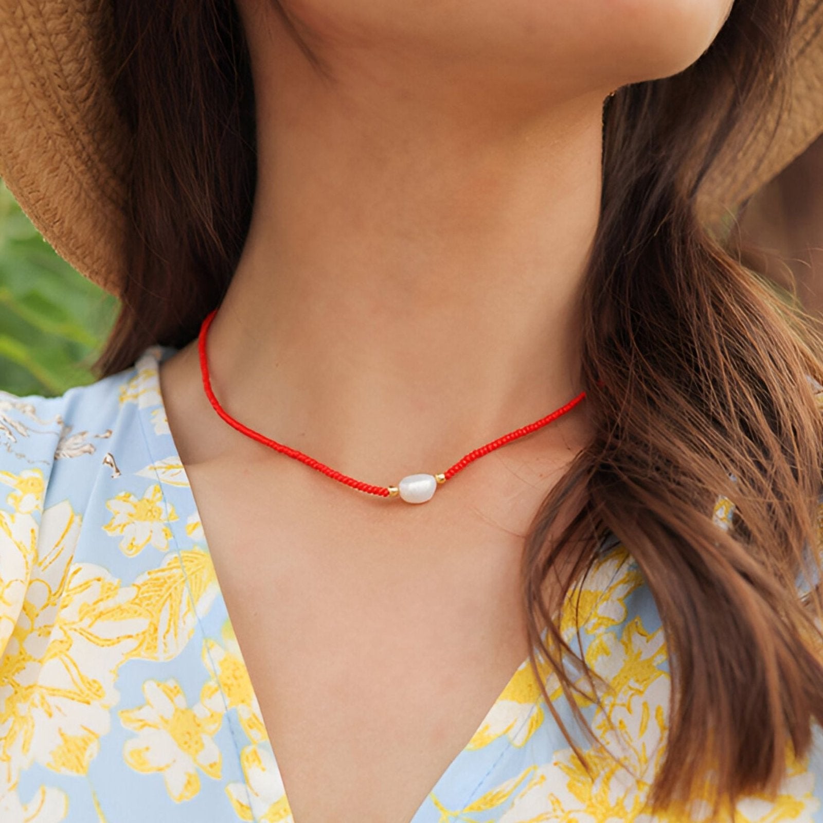 Choker en perles de verre colorées et perle naturelle, bijou estival et tendance, modèle Joy