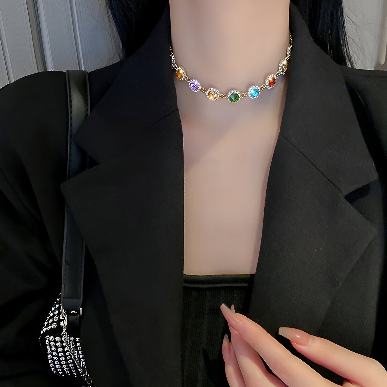 Choker femme doré à pierres multicolores, bijou fantaisie éclatant pour femme, modèle Cristina