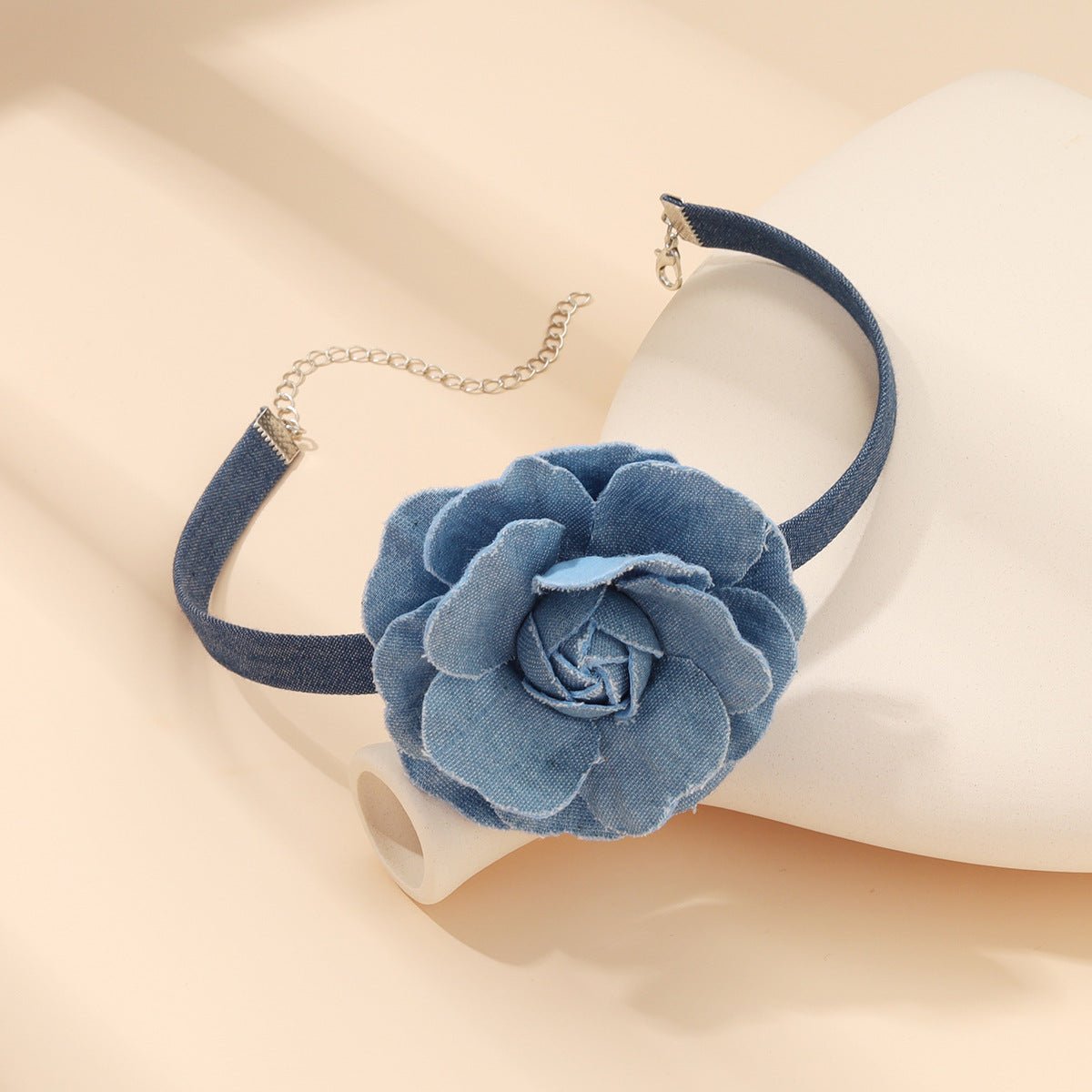 Choker ras - du - cou femme, fleur en jean bleu, tissu denim élégant style Y2K