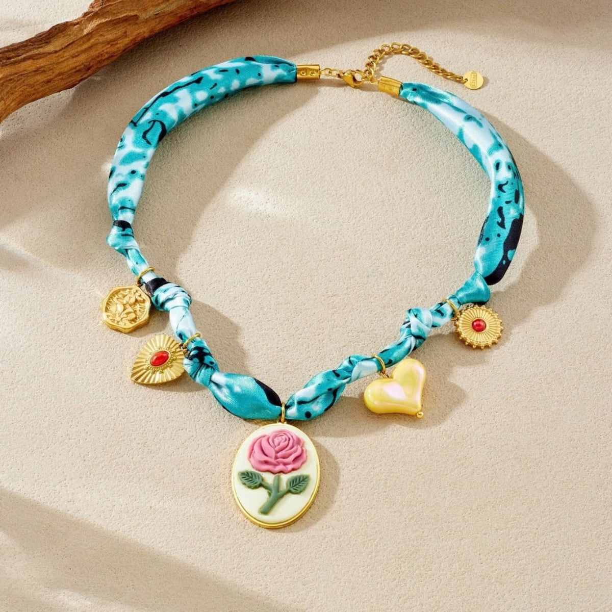 Collie rose pour femme, en acier inoxydable doré, foulard bleu avec cœur, soleil et breloques décoratives