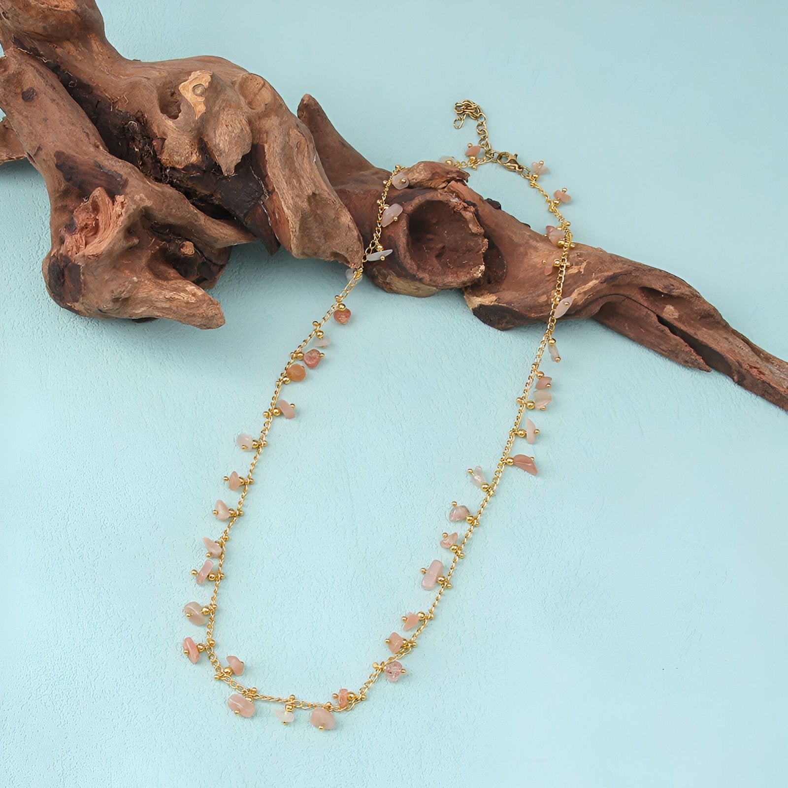 Collier à breloques en pierres naturelles, version amazonite ou quartz rose, esprit vintage chic, modèle Capucine