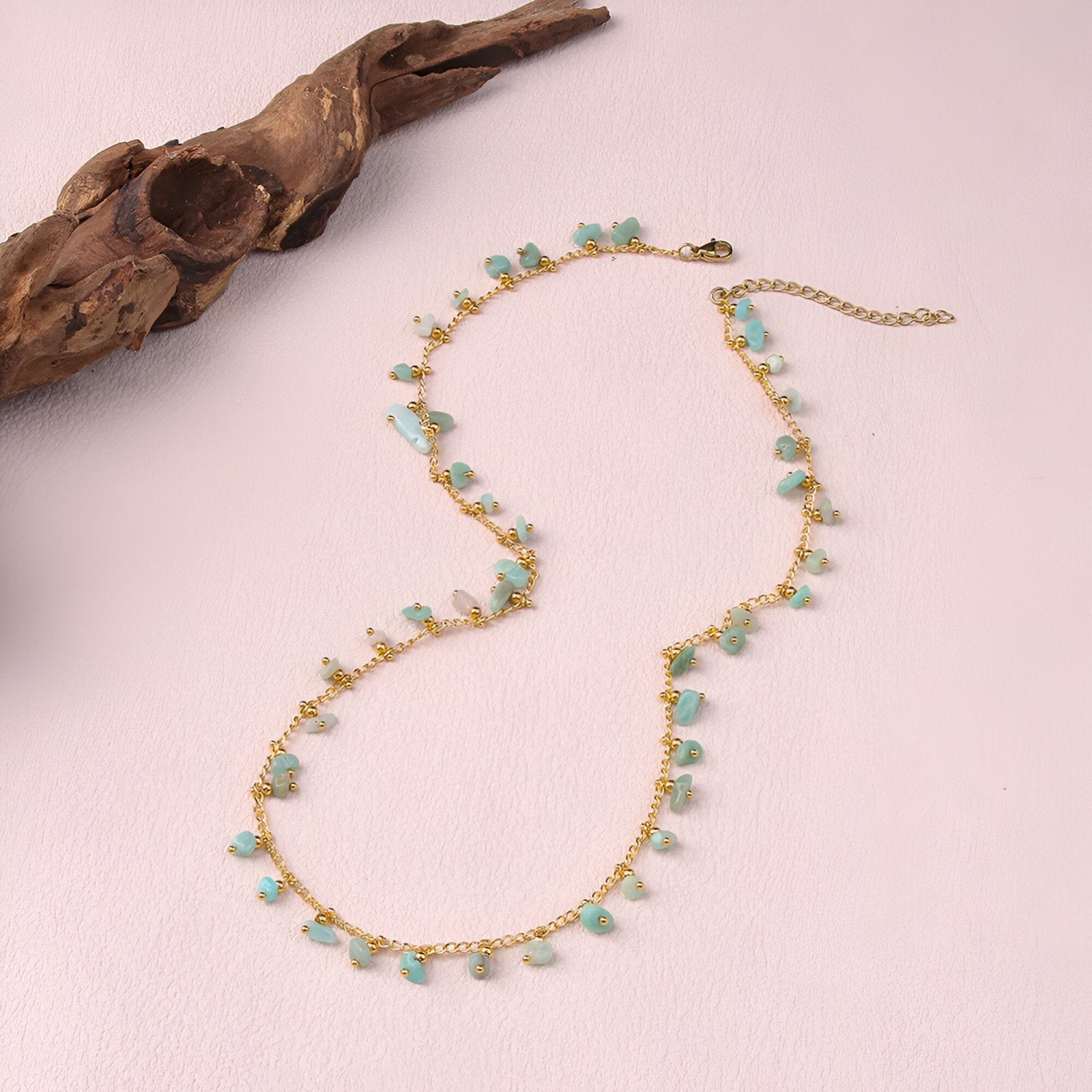 Collier à breloques en pierres naturelles, version amazonite ou quartz rose, esprit vintage chic, modèle Capucine