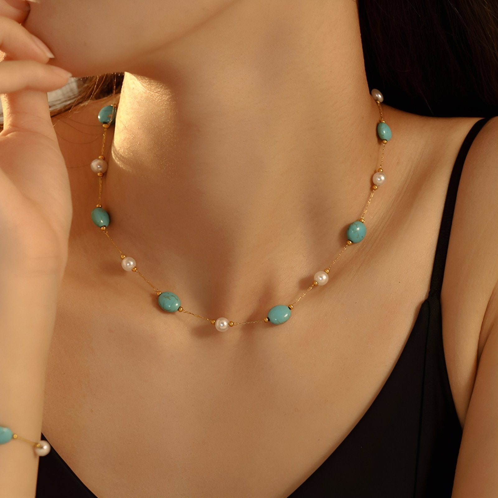 Collier à perles pour femme, pierre turquoise naturelle et perles blanches, en acier inoxydable plaqué or