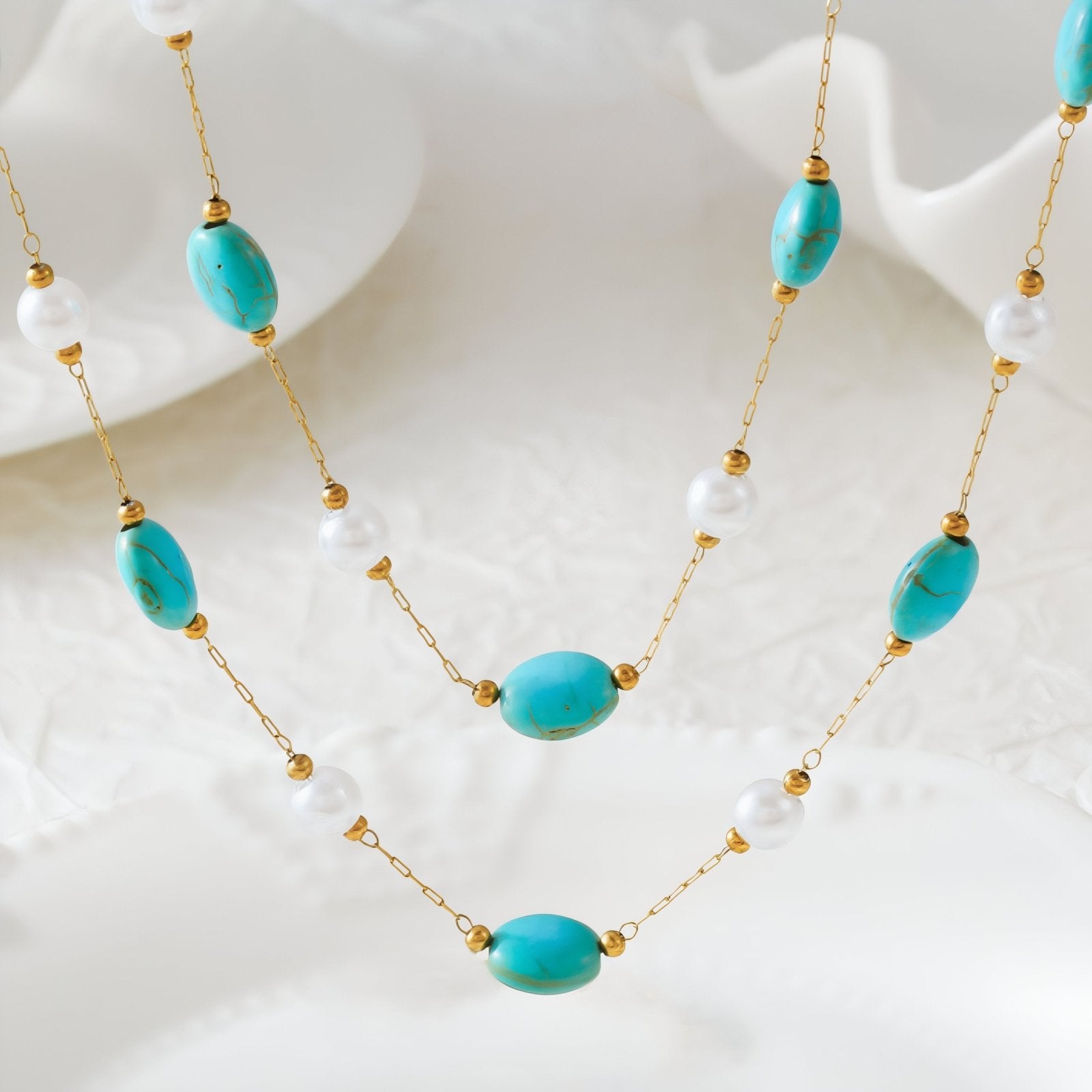 Collier à perles pour femme, pierre turquoise naturelle et perles blanches, en acier inoxydable plaqué or