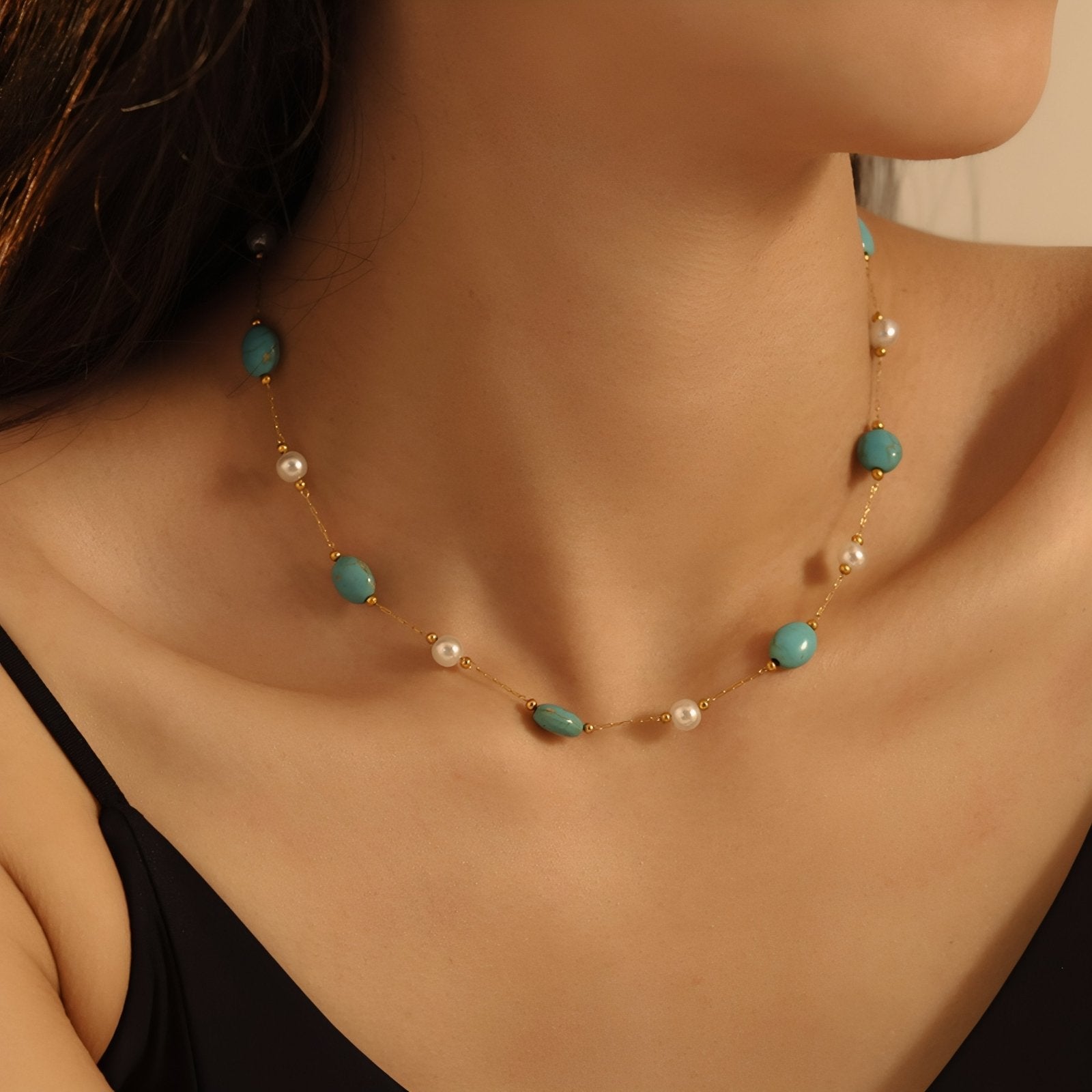 Collier à perles pour femme, pierre turquoise naturelle et perles blanches, en acier inoxydable plaqué or