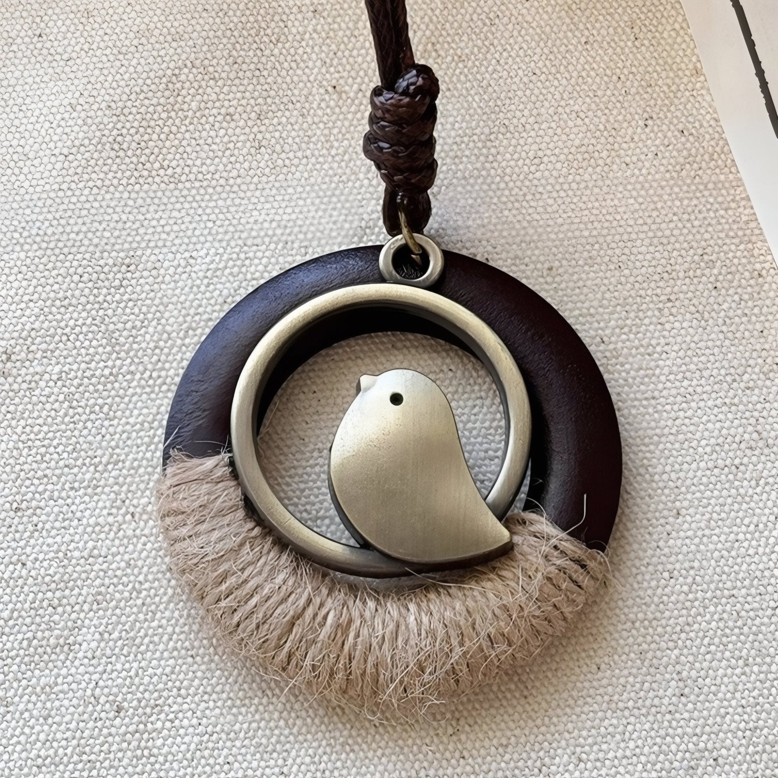 Collier africain en bois naturel, avec pendentif rond et oiseau en alliage métallique, cordon ajustable