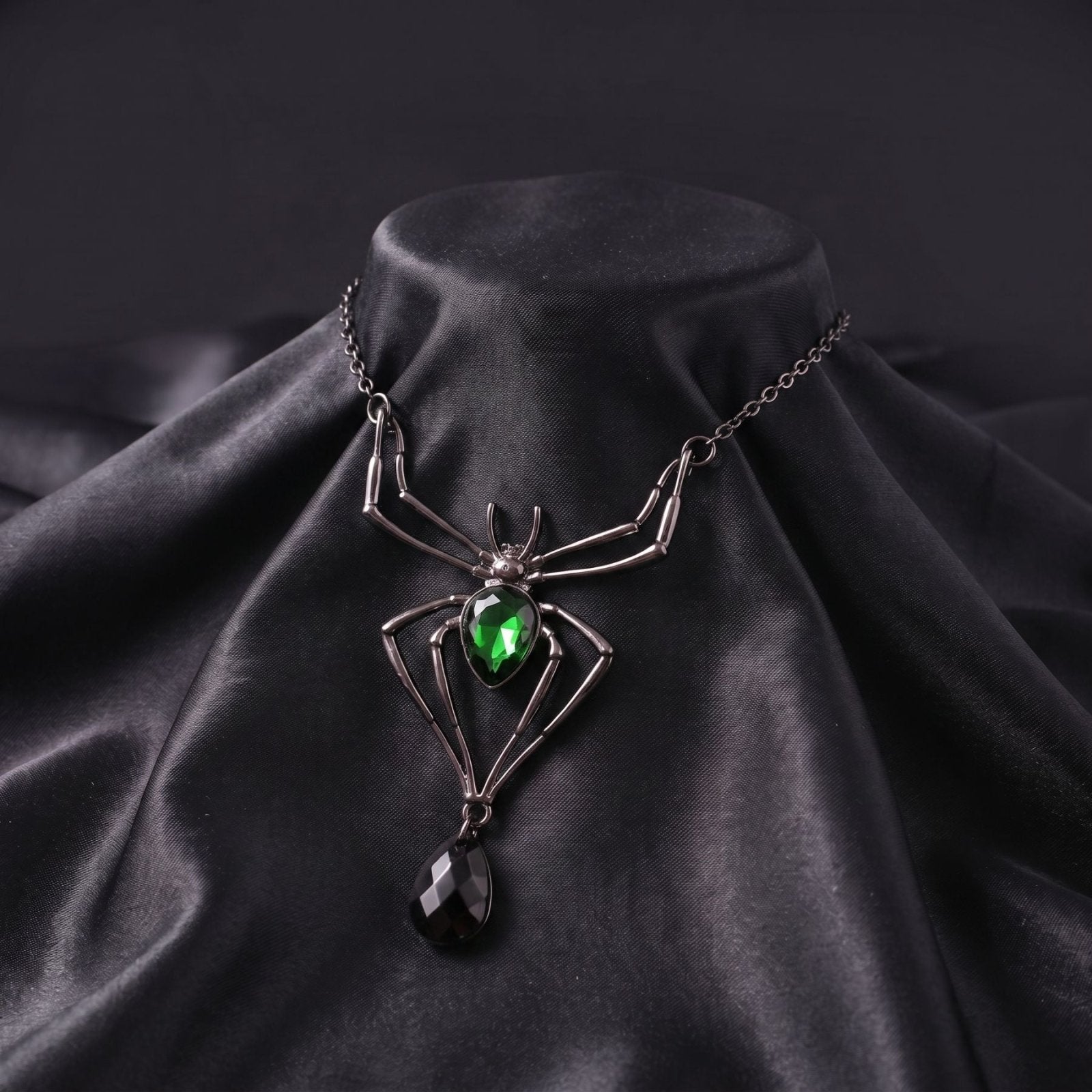 Collier araignée gothique pour femme, en alliage de zinc, avec pierre verte