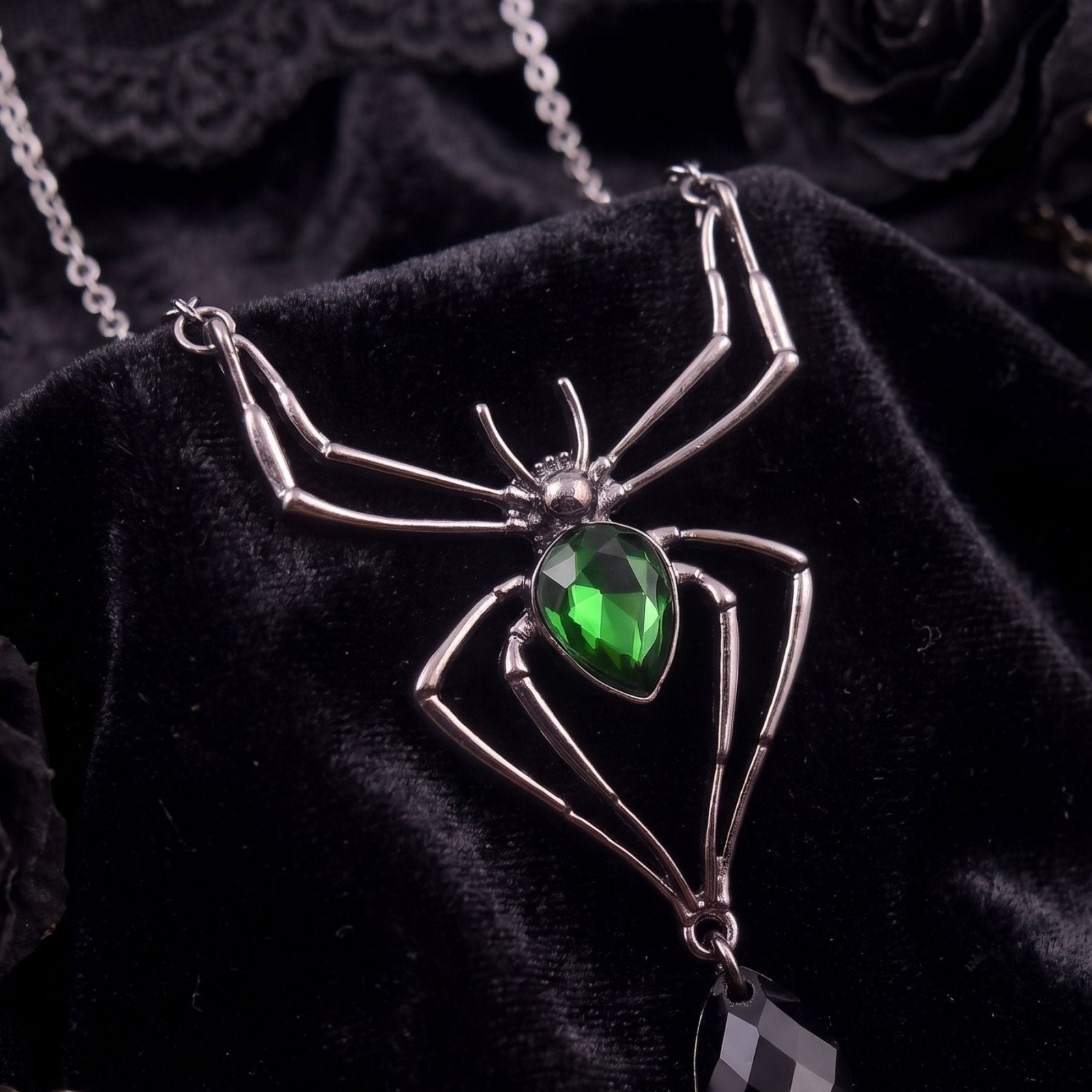 Collier araignée gothique pour femme, en alliage de zinc, avec pierre verte