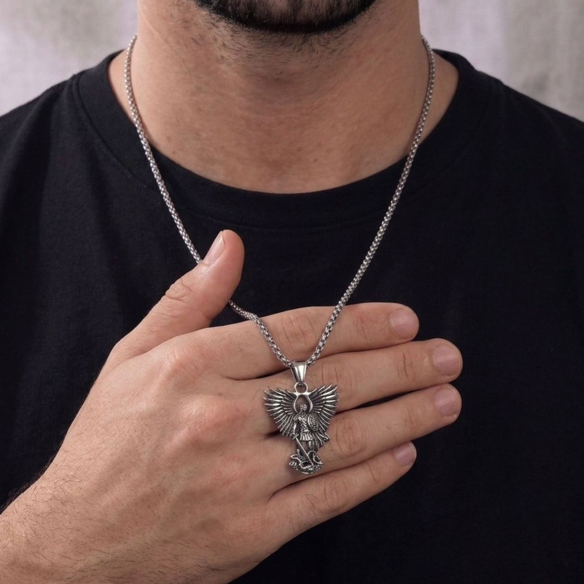Collier archange Saint Michel pour homme, en acier inoxydable, pendentif guerrier ailé avec épée et bouclier