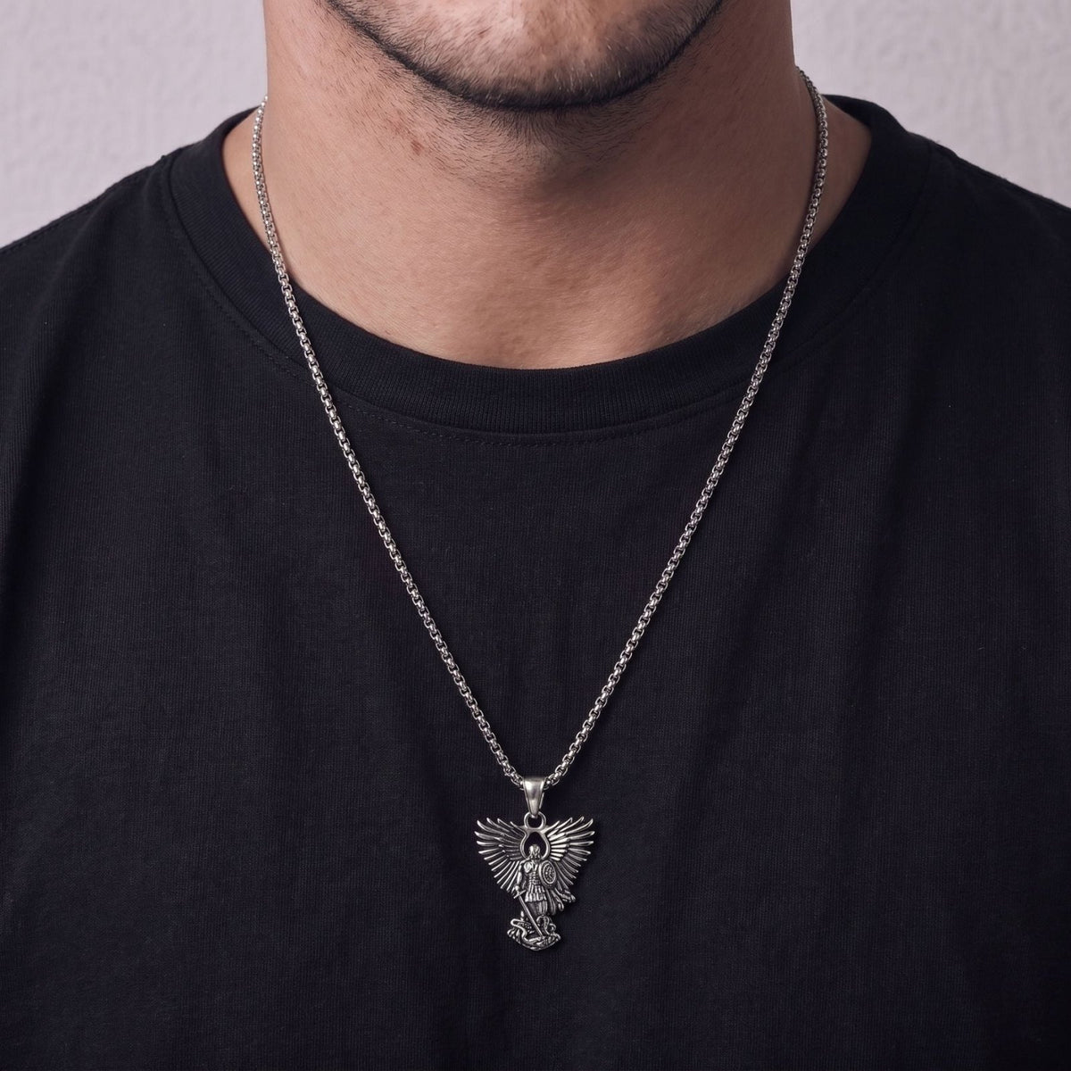 Collier archange Saint Michel pour homme, en acier inoxydable, pendentif guerrier ailé avec épée et bouclier