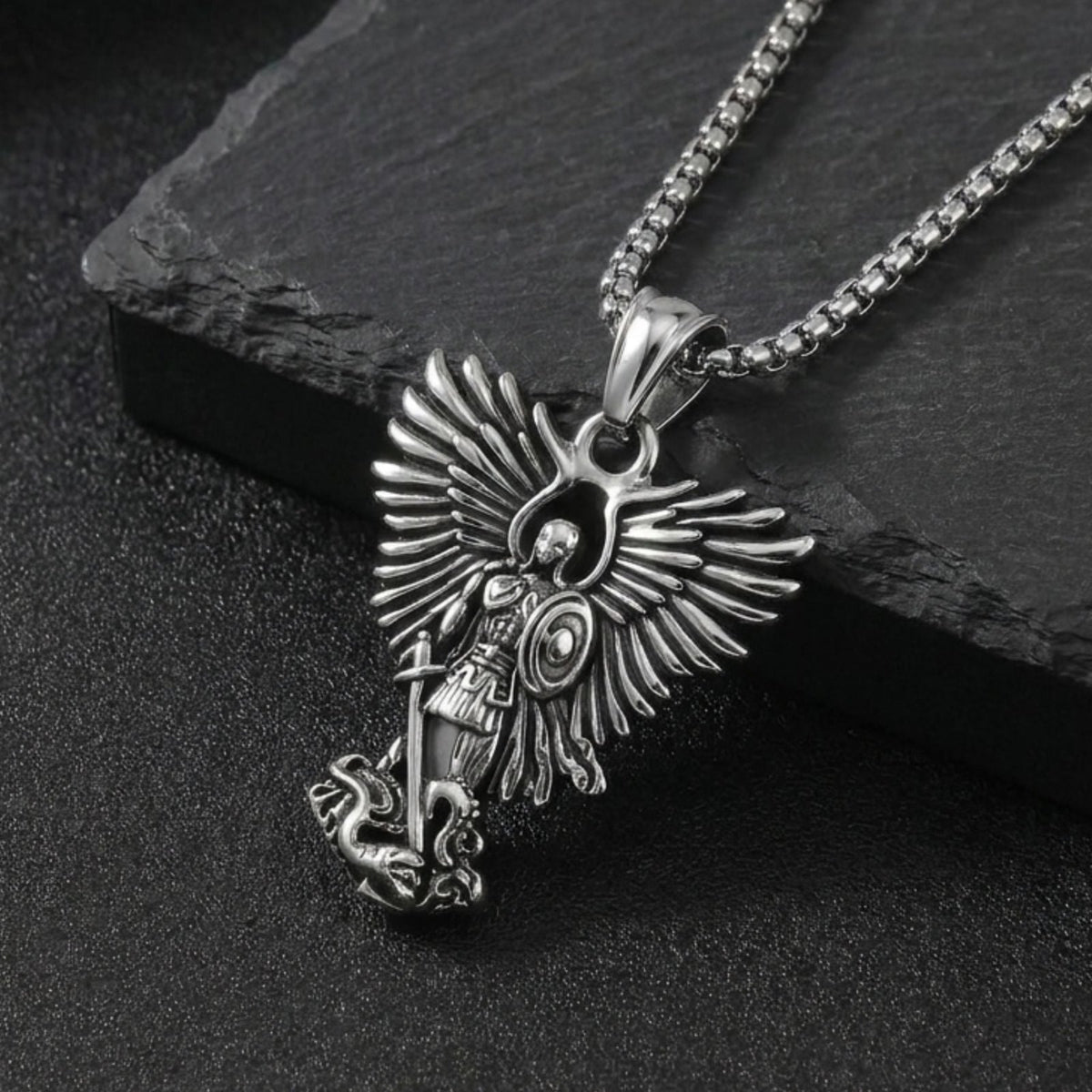Collier archange Saint Michel pour homme, en acier inoxydable, pendentif guerrier ailé avec épée et bouclier