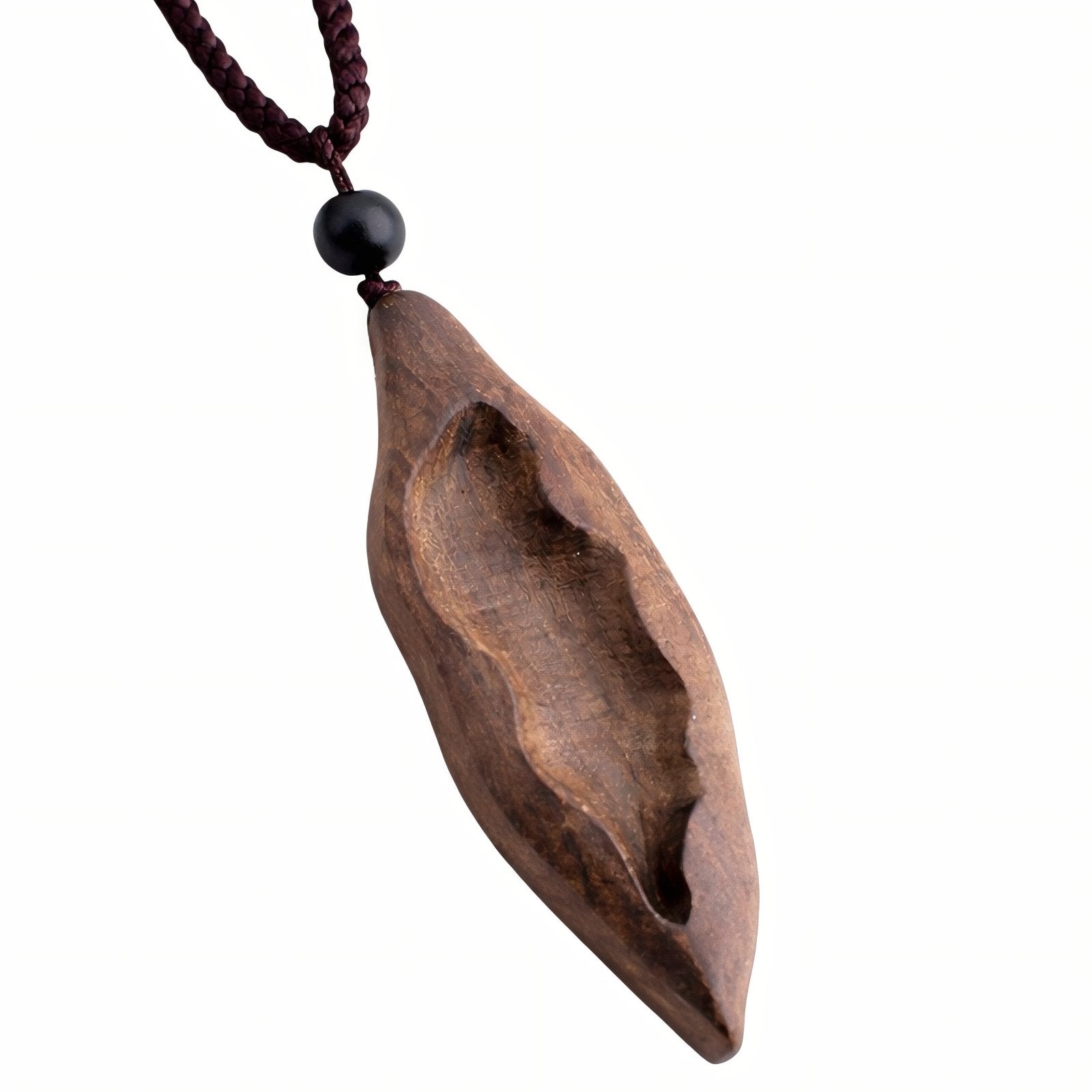 Collier artisanal en bois naturel sculpté, avec pendentif fait main, style bohème