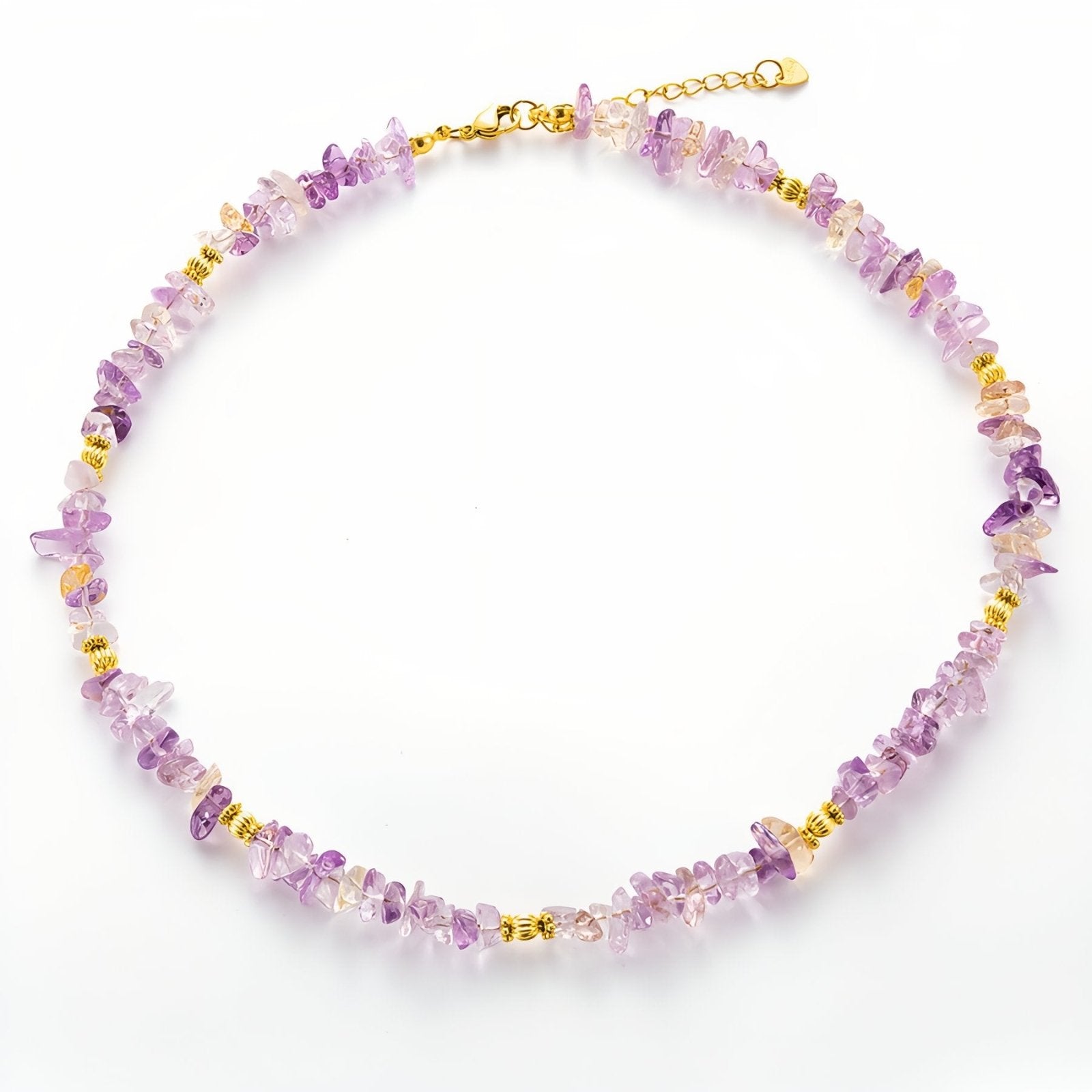 Collier artisanal en chips d’améthyste naturelle, fermoir doré, pour femme bohème, modèle Améthys