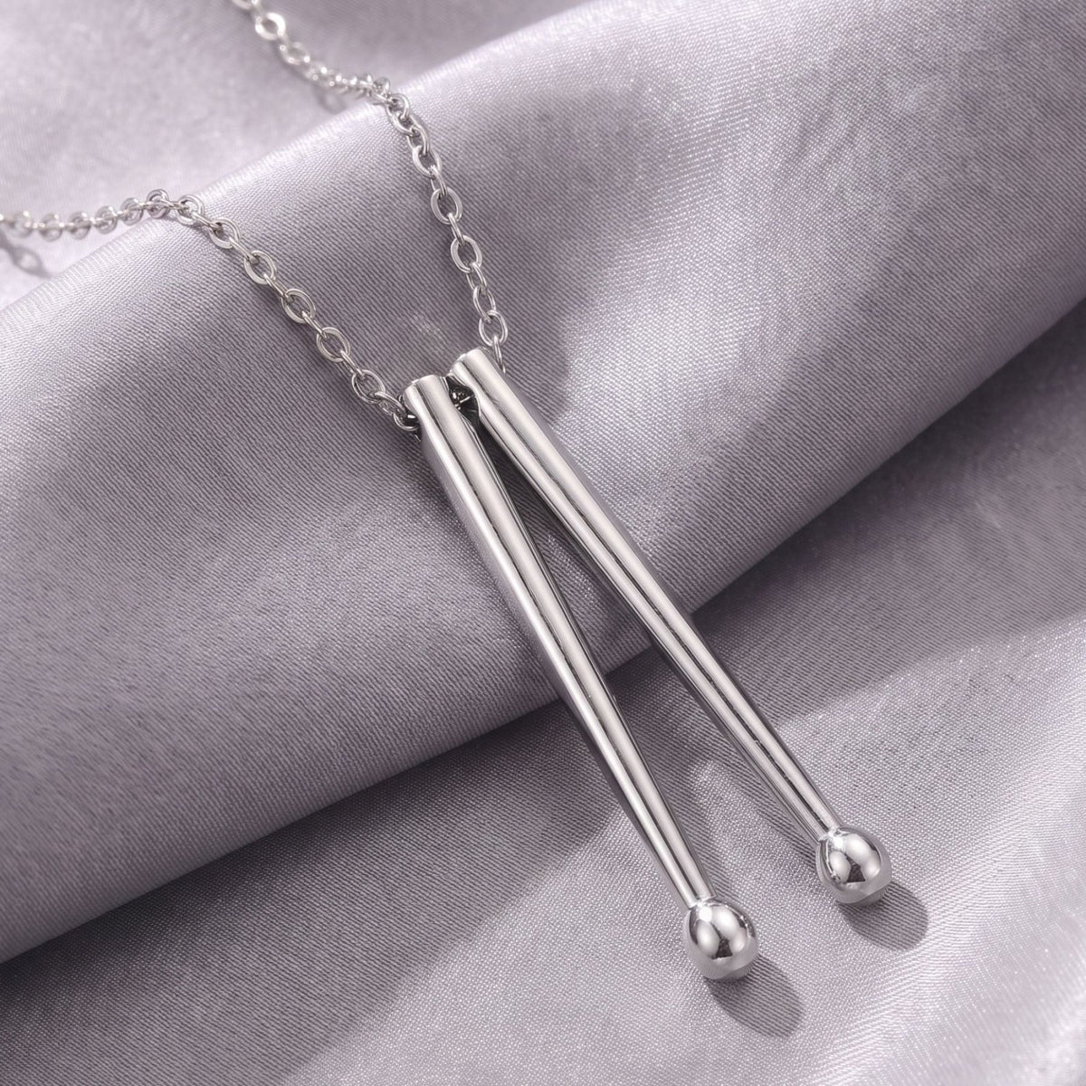 Collier baguettes de batterie pour homme, en acier titane, pendentif musical au design minimaliste