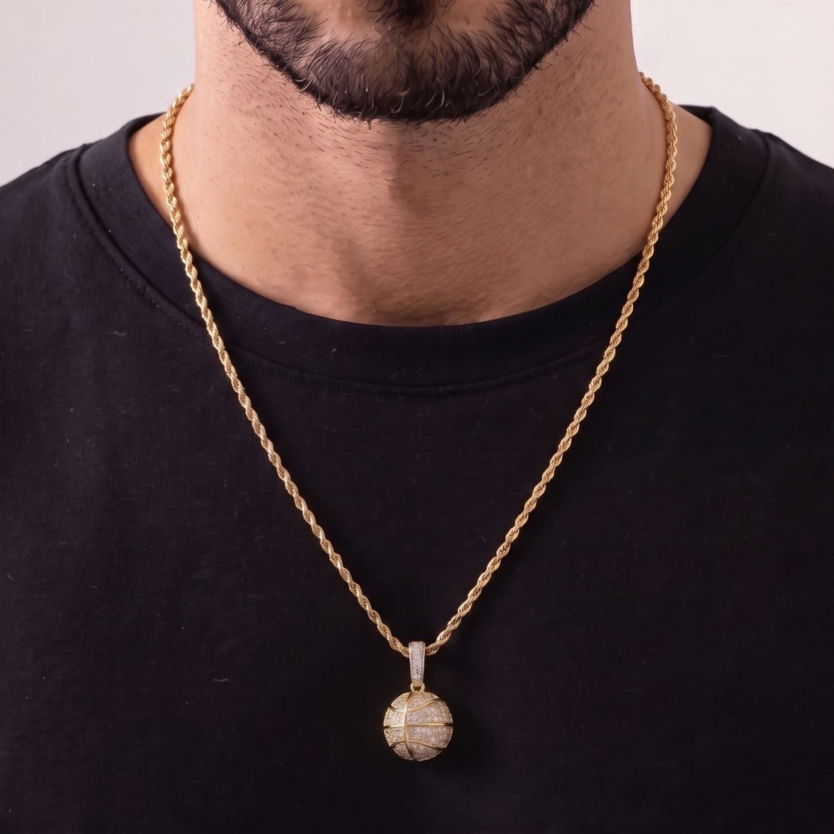 Collier basketball hip-hop pour homme, en cuivre serti de zircons, pendentif ballon scintillant et chaîne torsadée