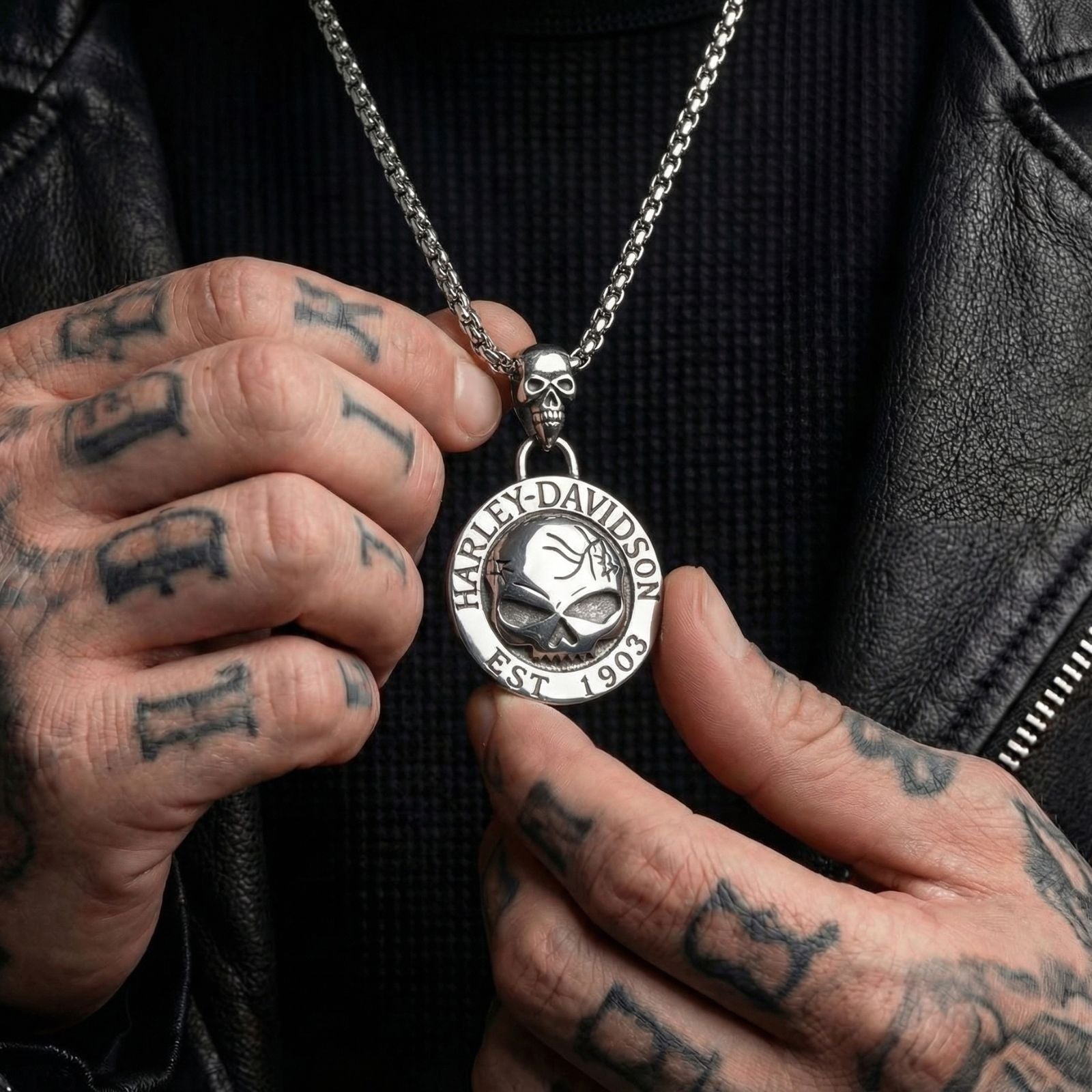 Collier biker pour homme, avec pendentif circulaire tête de mort gravée Harley Davidson, en acier inoxydable