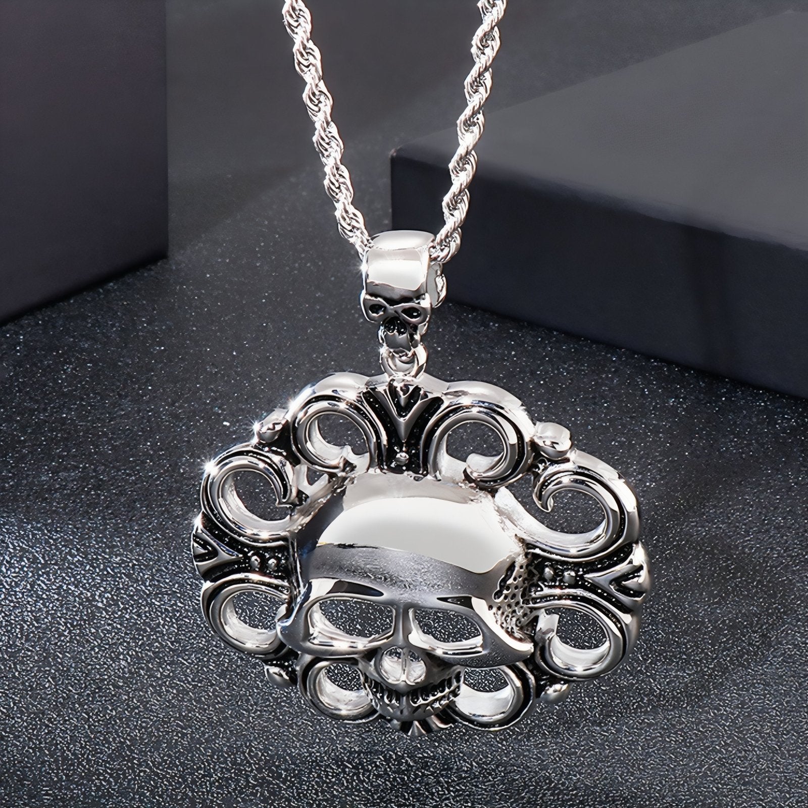 Collier biker pour homme, avec pendentif tête de mort sculptée, en acier inoxydable